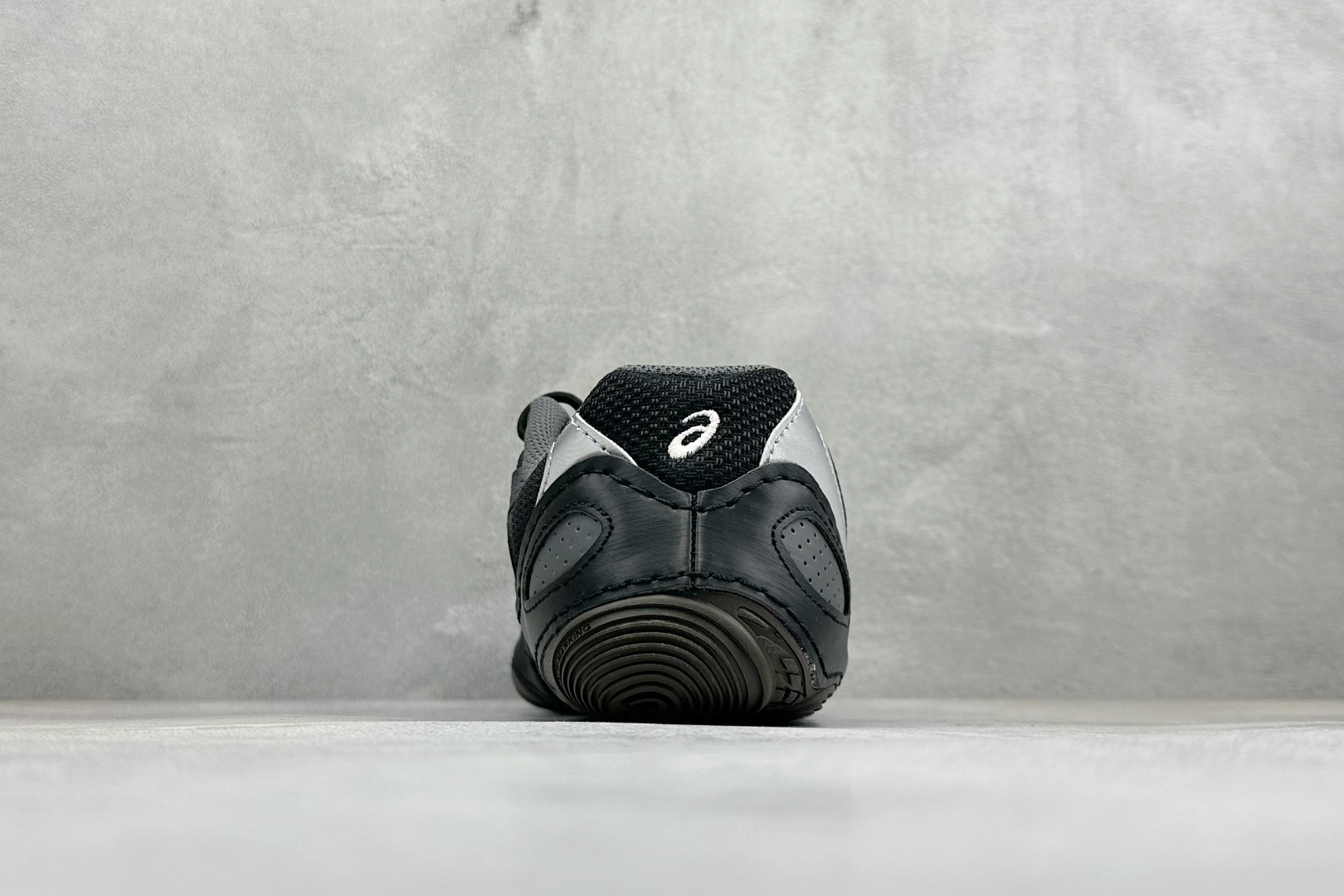 ZH版Asics Hypersync 亚瑟士 薄底德训 时尚经典透气包裹性轻便 低帮休闲板鞋 以复古之名 解锁街头新表达 ZH版Asics Hypersync 亚瑟士 薄底德训 时尚经典透气包裹性轻便 低帮休闲板鞋 以复古之名 解锁街头新表达