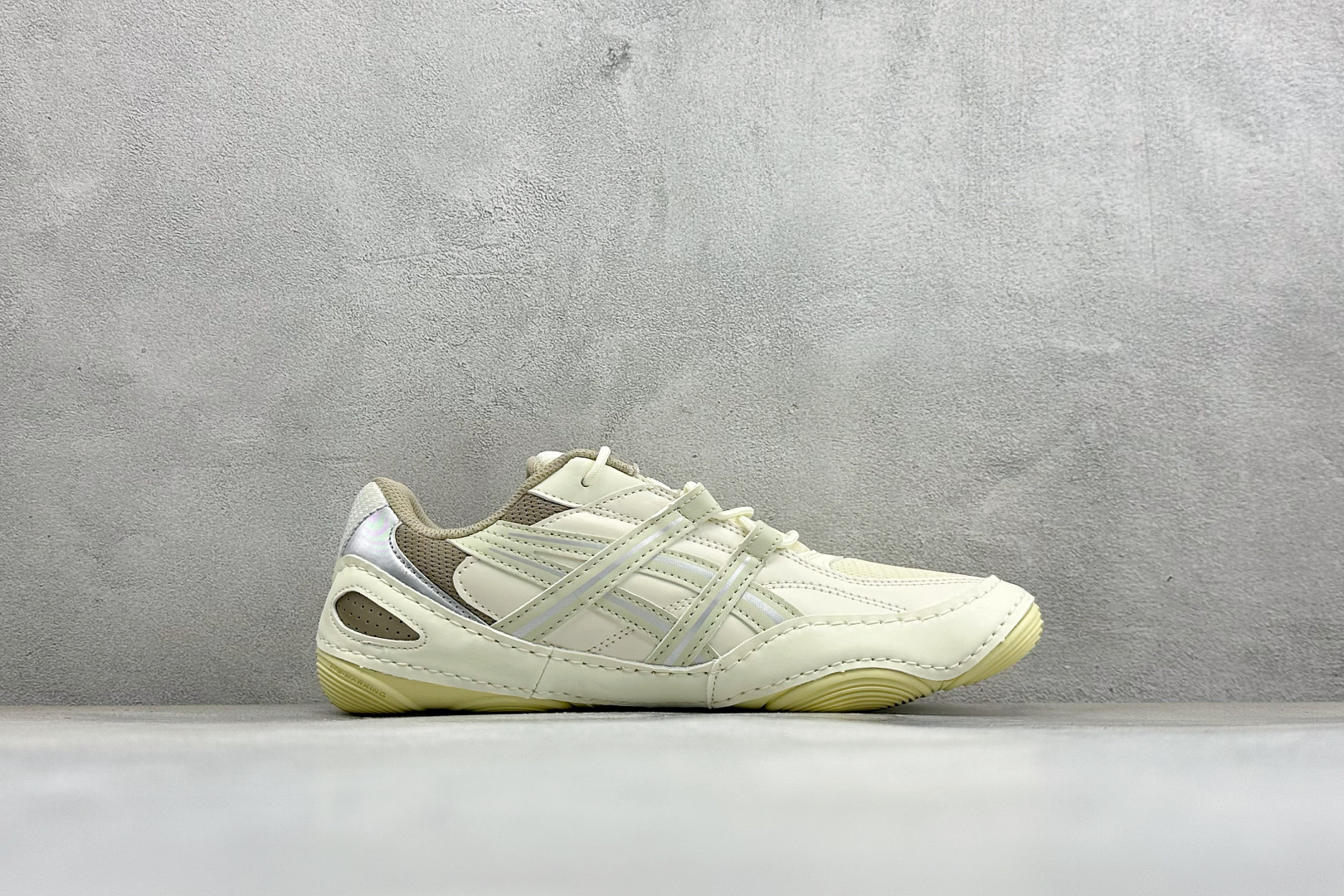 ZH版Asics Hypersync 亚瑟士 薄底德训 时尚经典透气包裹性轻便 低帮休闲板鞋 以复古之名 解锁街头新表达 ZH版Asics Hypersync 亚瑟士 薄底德训 时尚经典透气包裹性轻便 低帮休闲板鞋 以复古之名 解锁街头新表达