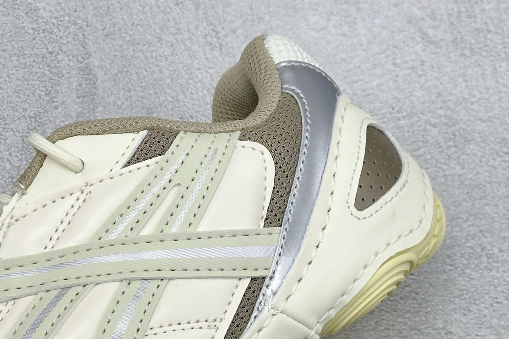 ZH版Asics Hypersync 亚瑟士 薄底德训 时尚经典透气包裹性轻便 低帮休闲板鞋 以复古之名 解锁街头新表达 ZH版Asics Hypersync 亚瑟士 薄底德训 时尚经典透气包裹性轻便 低帮休闲板鞋 以复古之名 解锁街头新表达