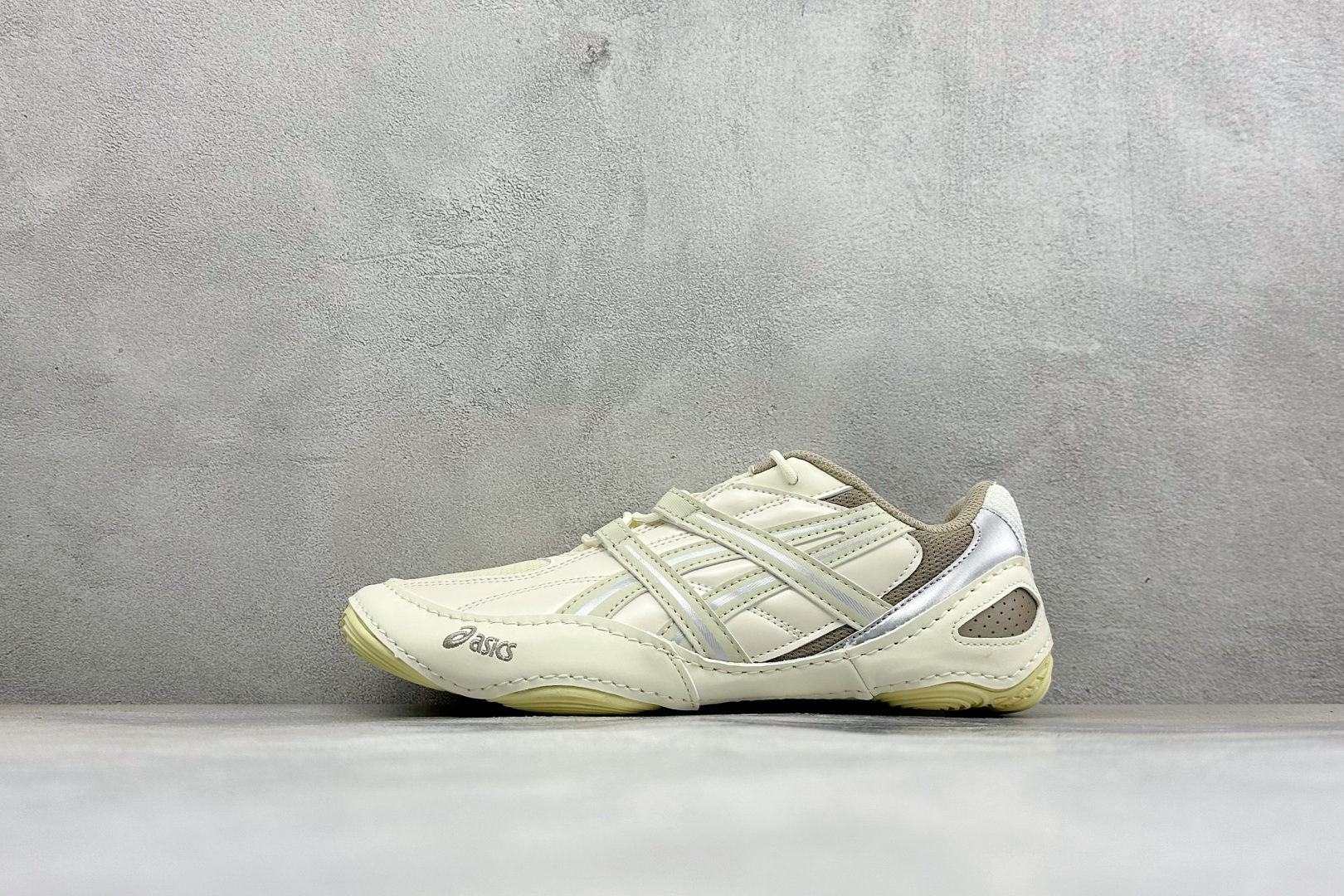 ZH版Asics Hypersync 亚瑟士 薄底德训 时尚经典透气包裹性轻便 低帮休闲板鞋 以复古之名 解锁街头新表达 ZH版Asics Hypersync 亚瑟士 薄底德训 时尚经典透气包裹性轻便 低帮休闲板鞋 以复古之名 解锁街头新表达