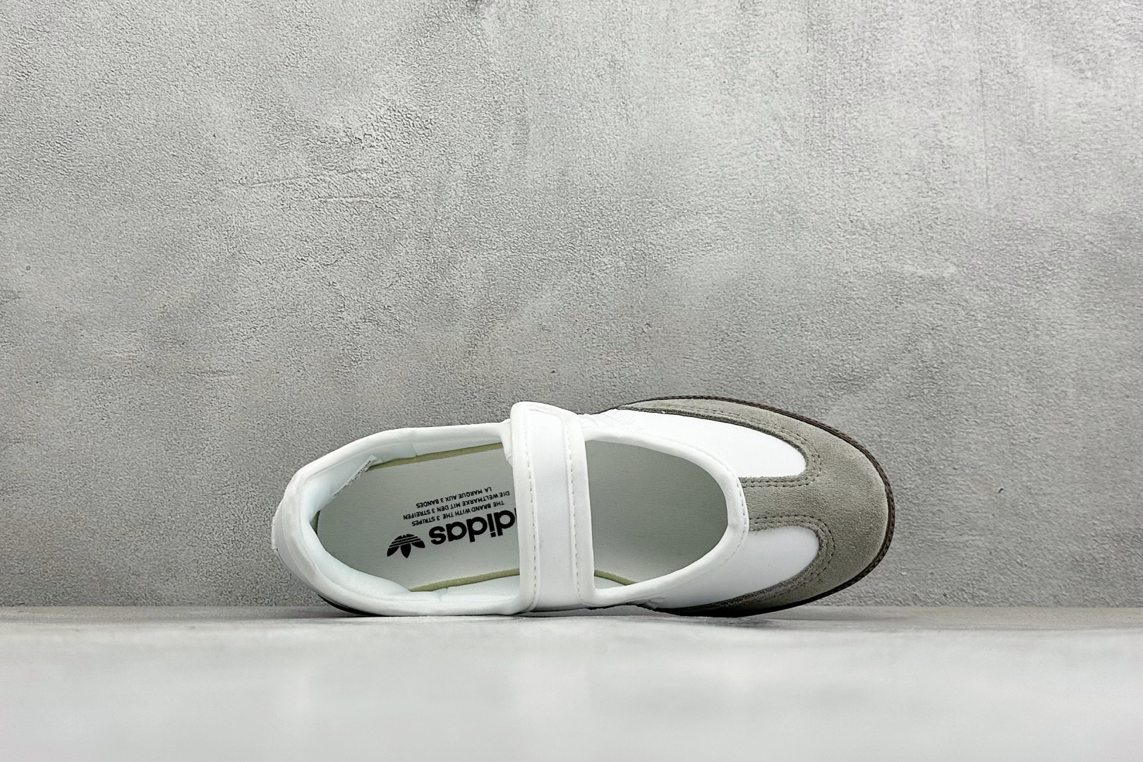 FX版Adidas三叶草SAMBA Jane W 玛丽珍鞋 该鞋款鞋面采用多种材料拼接(缝/车线) Superstar系 FX版Adidas三叶草SAMBA Jane W 玛丽珍鞋 该鞋款鞋面采用多种材料拼接(缝/车线) Superstar系