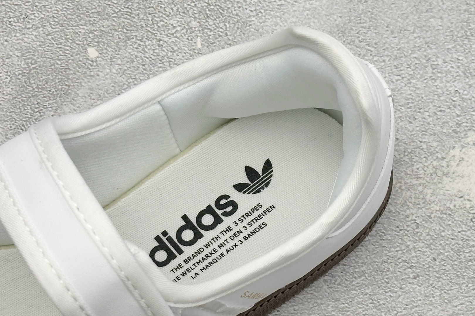FX版Adidas三叶草SAMBA Jane W 玛丽珍鞋 该鞋款鞋面采用多种材料拼接(缝/车线) Superstar系 FX版Adidas三叶草SAMBA Jane W 玛丽珍鞋 该鞋款鞋面采用多种材料拼接(缝/车线) Superstar系