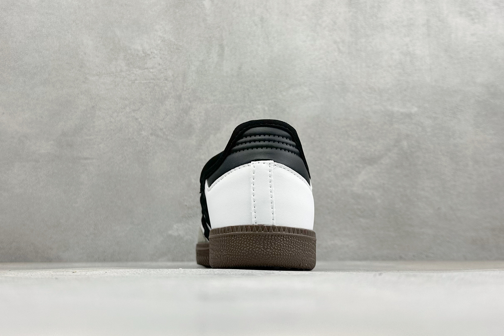 FX版Adidas三叶草SAMBA Jane W 玛丽珍鞋 该鞋款鞋面采用多种材料拼接(缝/车线) Superstar系