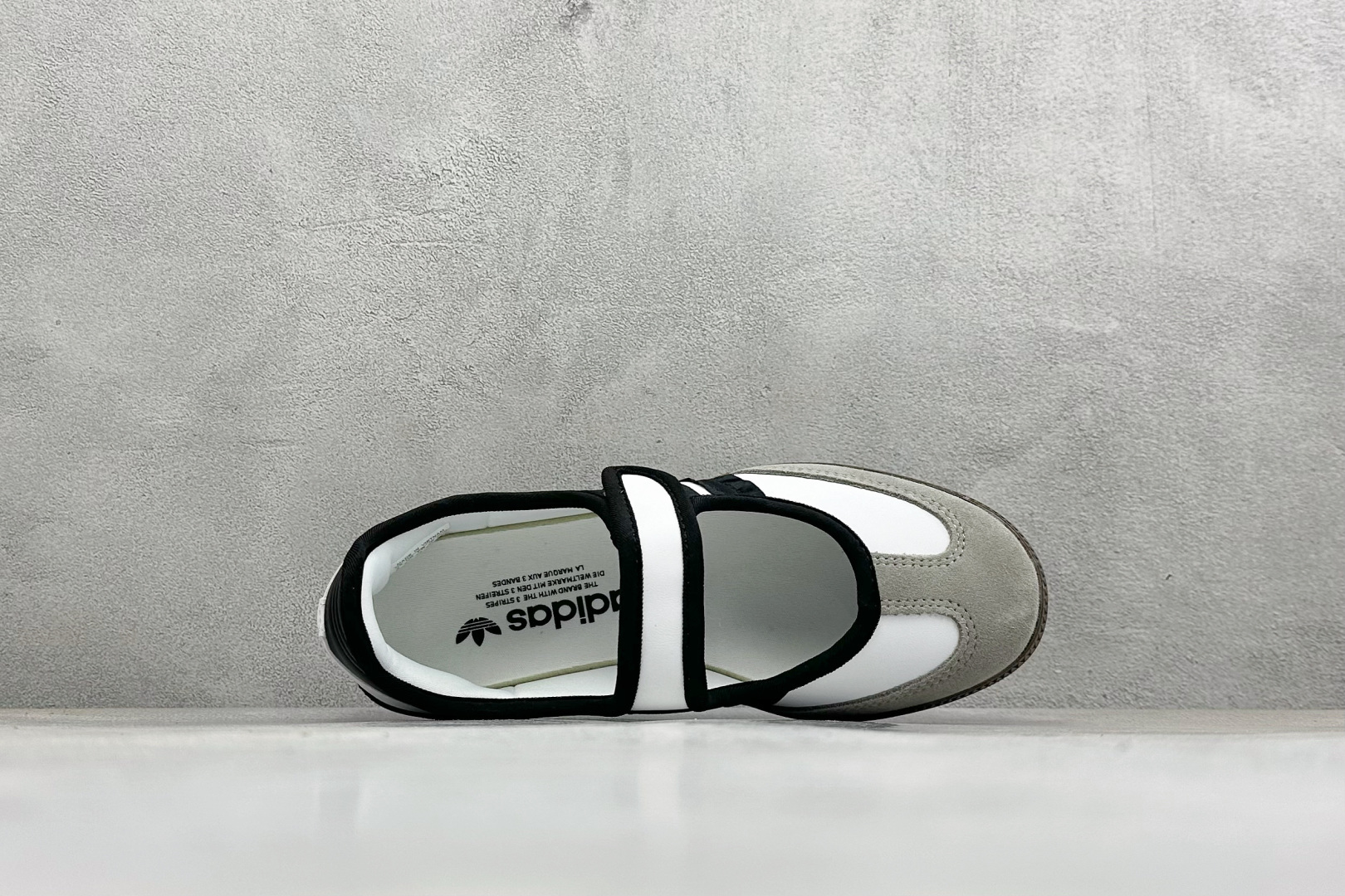 FX版Adidas三叶草SAMBA Jane W 玛丽珍鞋 该鞋款鞋面采用多种材料拼接(缝/车线) Superstar系