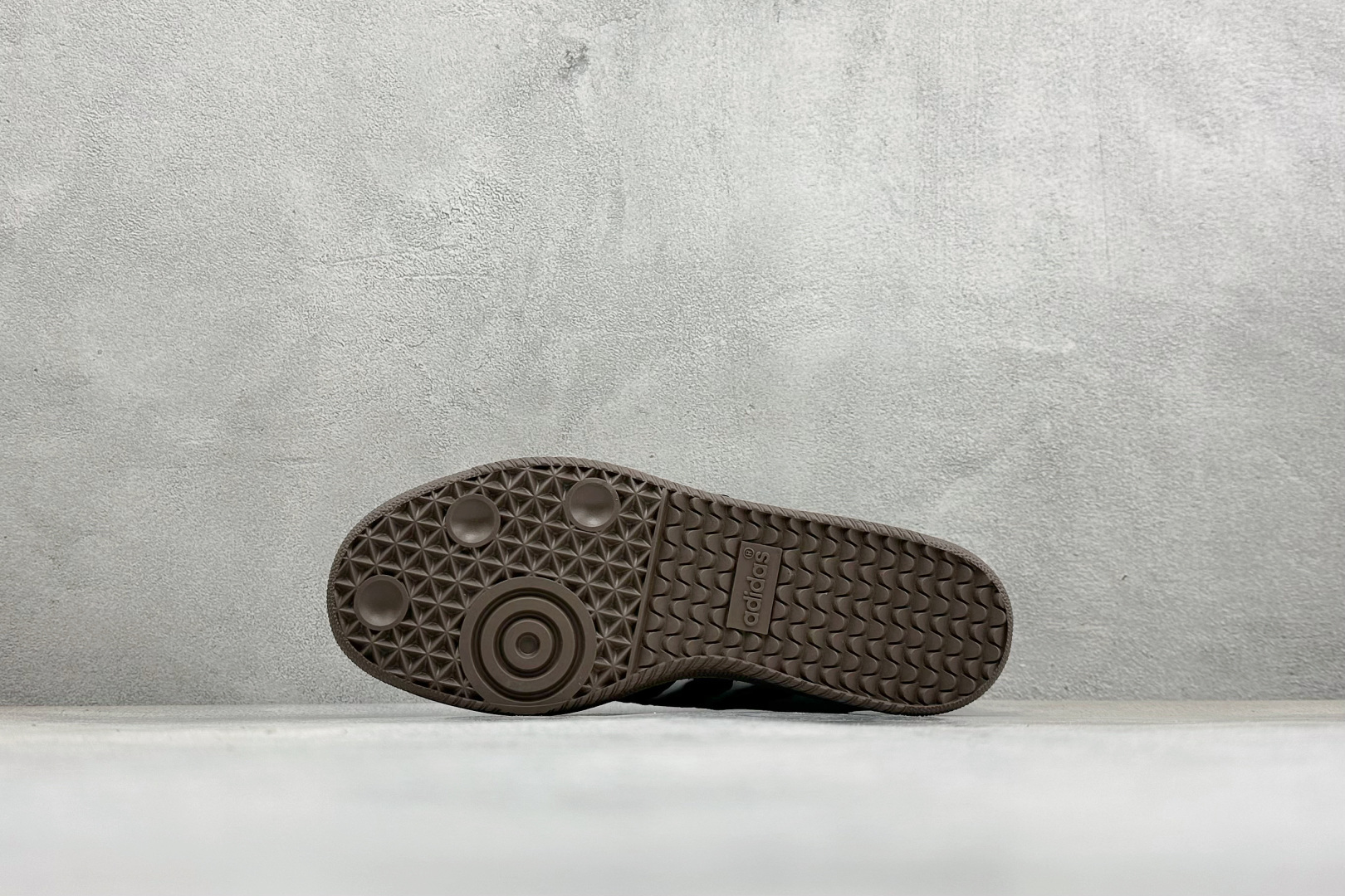 FX版Adidas三叶草SAMBA Jane W 玛丽珍鞋 该鞋款鞋面采用多种材料拼接(缝/车线) Superstar系
