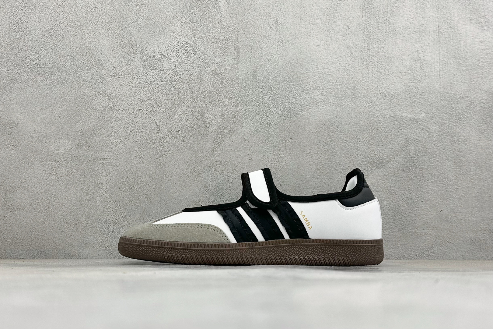 FX版Adidas三叶草SAMBA Jane W 玛丽珍鞋 该鞋款鞋面采用多种材料拼接(缝/车线) Superstar系