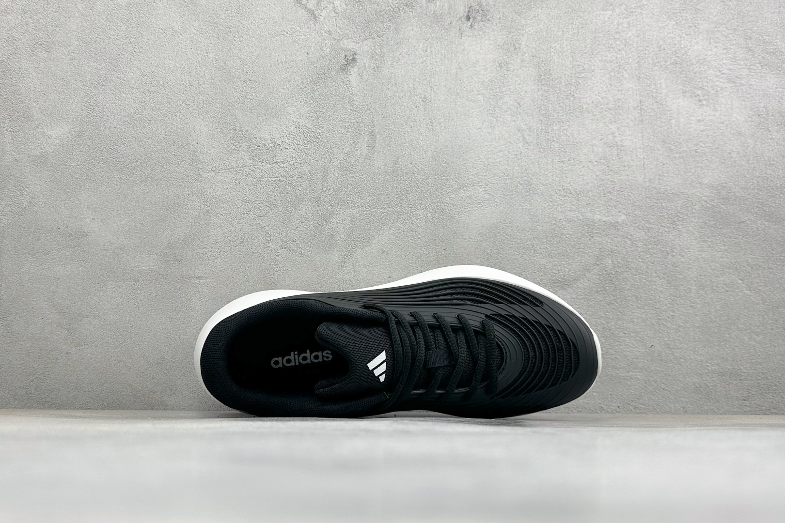 TF版ADIDAS 阿迪舒适百搭防滑耐磨 低帮休闲跑步鞋 中底配置方面搭载全掌Lightstrike Pro 鞋面采用透 TF版ADIDAS 阿迪舒适百搭防滑耐磨 低帮休闲跑步鞋 中底配置方面搭载全掌Lightstrike Pro 鞋面采用透