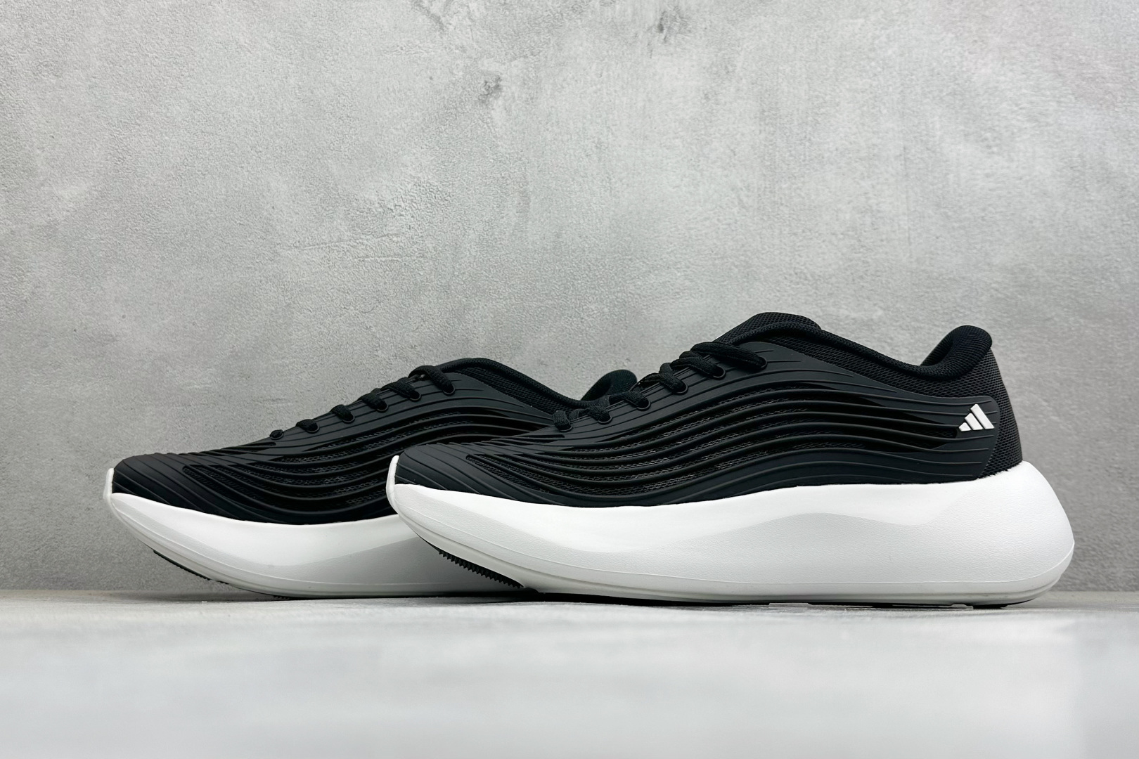 TF版ADIDAS 阿迪舒适百搭防滑耐磨 低帮休闲跑步鞋 中底配置方面搭载全掌Lightstrike Pro 鞋面采用透 TF版ADIDAS 阿迪舒适百搭防滑耐磨 低帮休闲跑步鞋 中底配置方面搭载全掌Lightstrike Pro 鞋面采用透