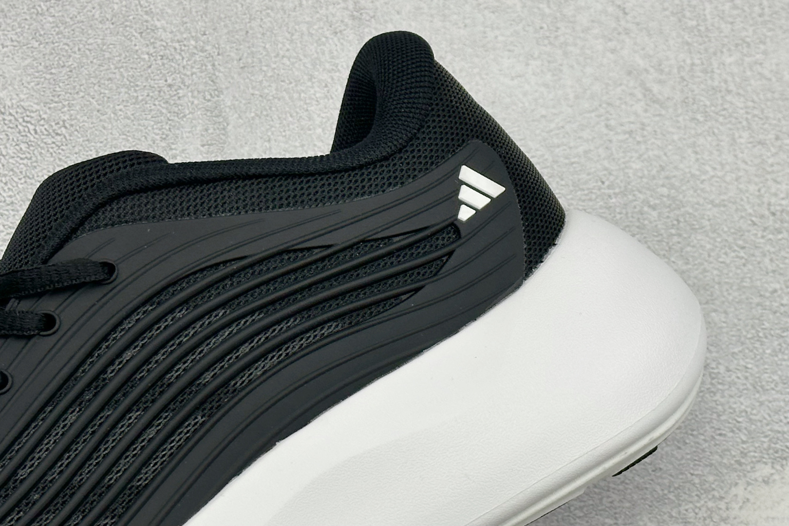 TF版ADIDAS 阿迪舒适百搭防滑耐磨 低帮休闲跑步鞋 中底配置方面搭载全掌Lightstrike Pro 鞋面采用透 TF版ADIDAS 阿迪舒适百搭防滑耐磨 低帮休闲跑步鞋 中底配置方面搭载全掌Lightstrike Pro 鞋面采用透