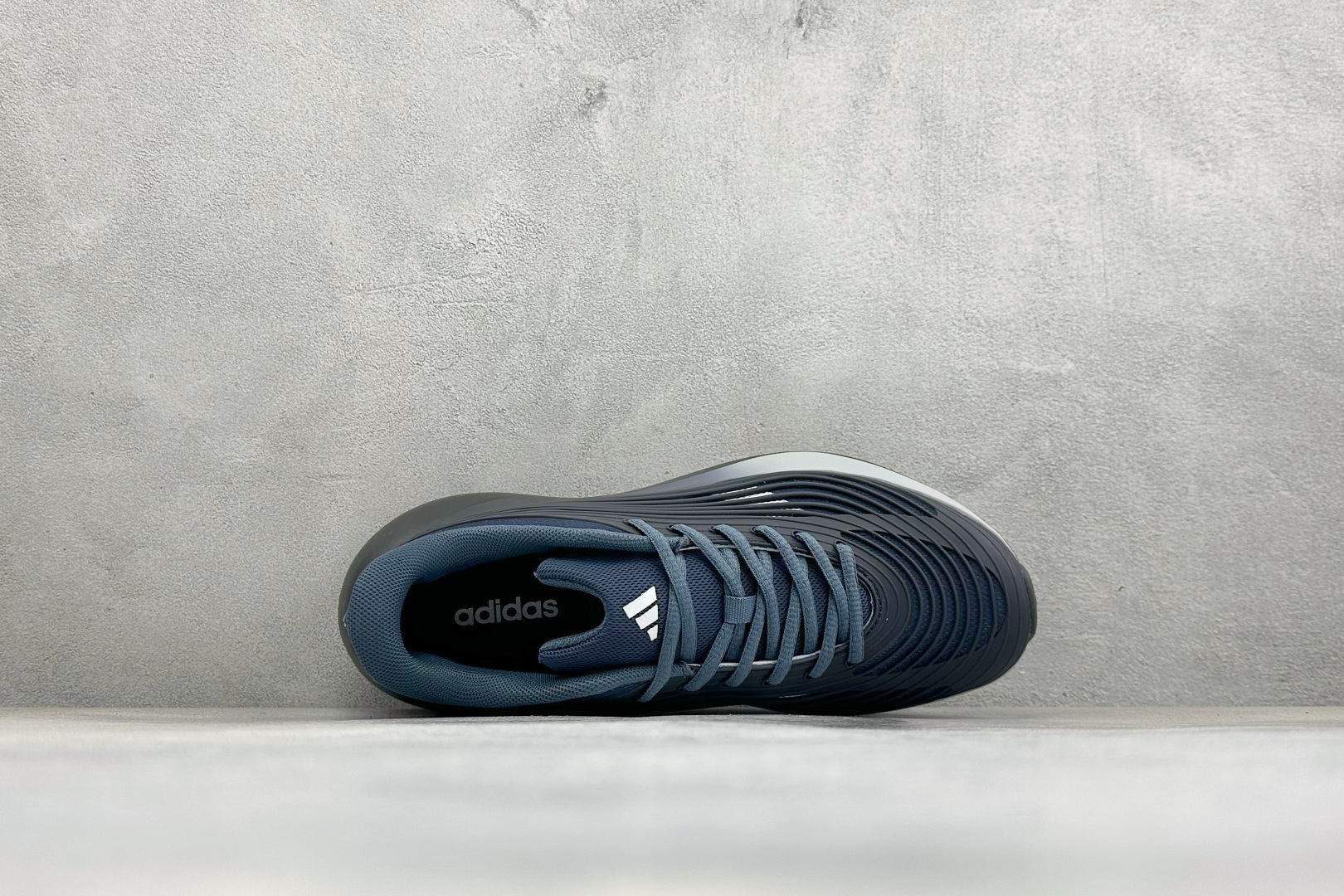 TF版ADIDAS 阿迪舒适百搭防滑耐磨 低帮休闲跑步鞋 中底配置方面搭载全掌Lightstrike Pro 鞋面采用透 TF版ADIDAS 阿迪舒适百搭防滑耐磨 低帮休闲跑步鞋 中底配置方面搭载全掌Lightstrike Pro 鞋面采用透