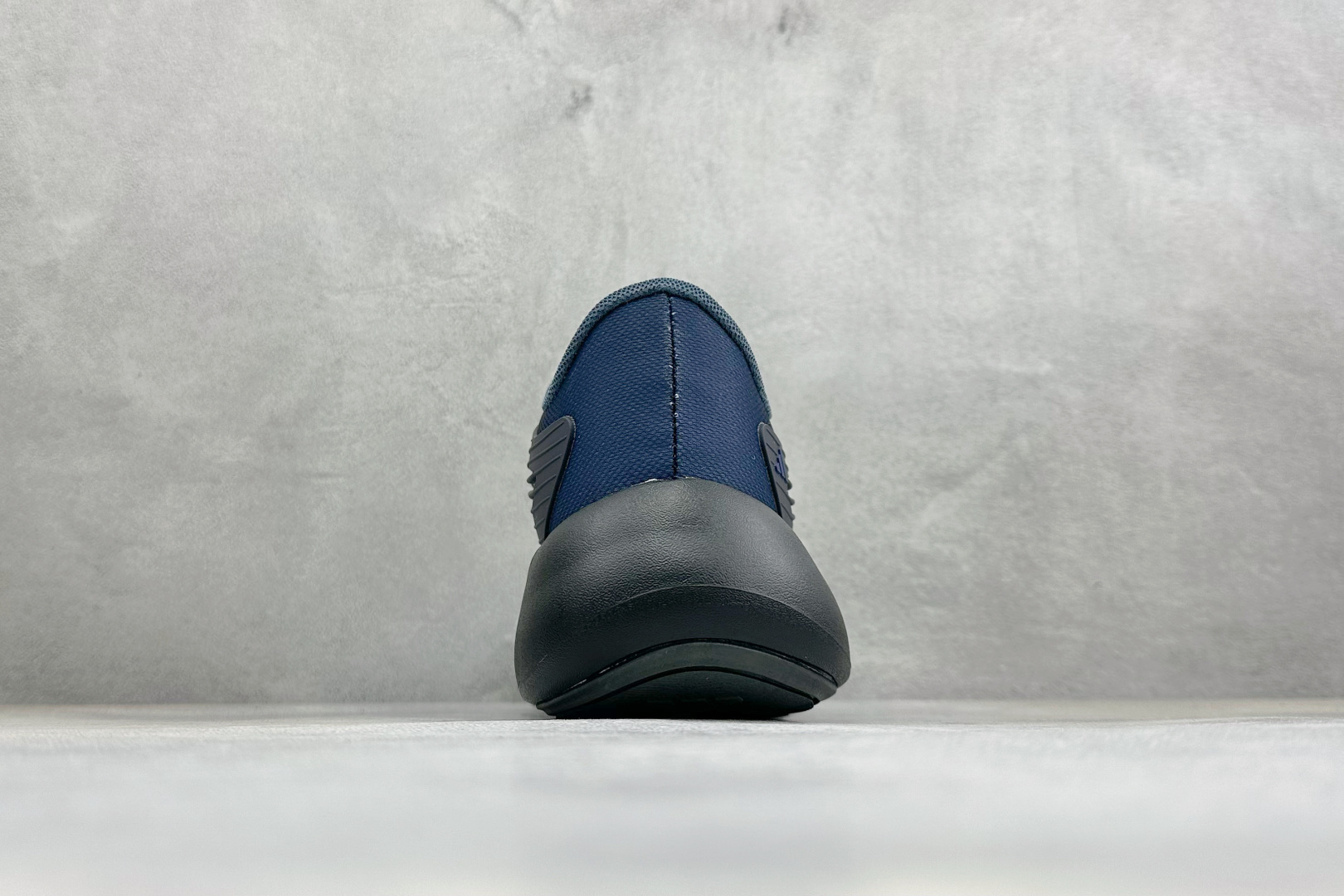 TF版ADIDAS 阿迪舒适百搭防滑耐磨 低帮休闲跑步鞋 中底配置方面搭载全掌Lightstrike Pro 鞋面采用透 TF版ADIDAS 阿迪舒适百搭防滑耐磨 低帮休闲跑步鞋 中底配置方面搭载全掌Lightstrike Pro 鞋面采用透