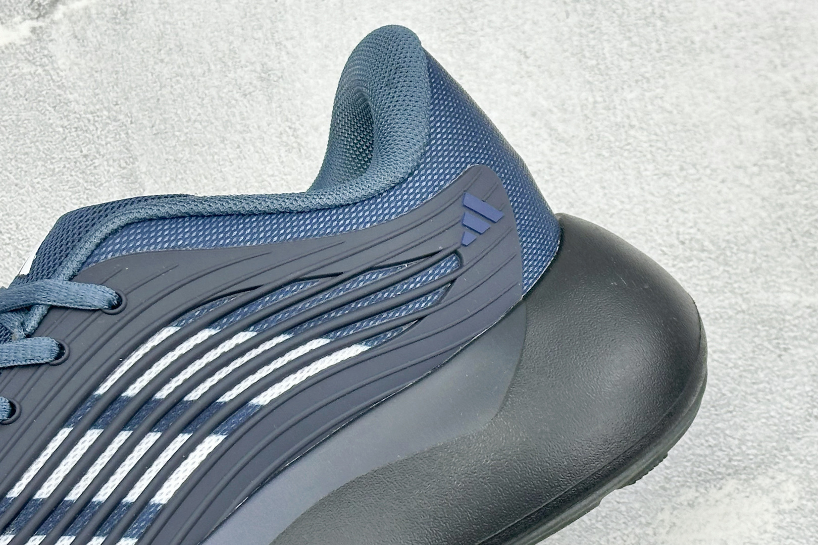 TF版ADIDAS 阿迪舒适百搭防滑耐磨 低帮休闲跑步鞋 中底配置方面搭载全掌Lightstrike Pro 鞋面采用透 TF版ADIDAS 阿迪舒适百搭防滑耐磨 低帮休闲跑步鞋 中底配置方面搭载全掌Lightstrike Pro 鞋面采用透