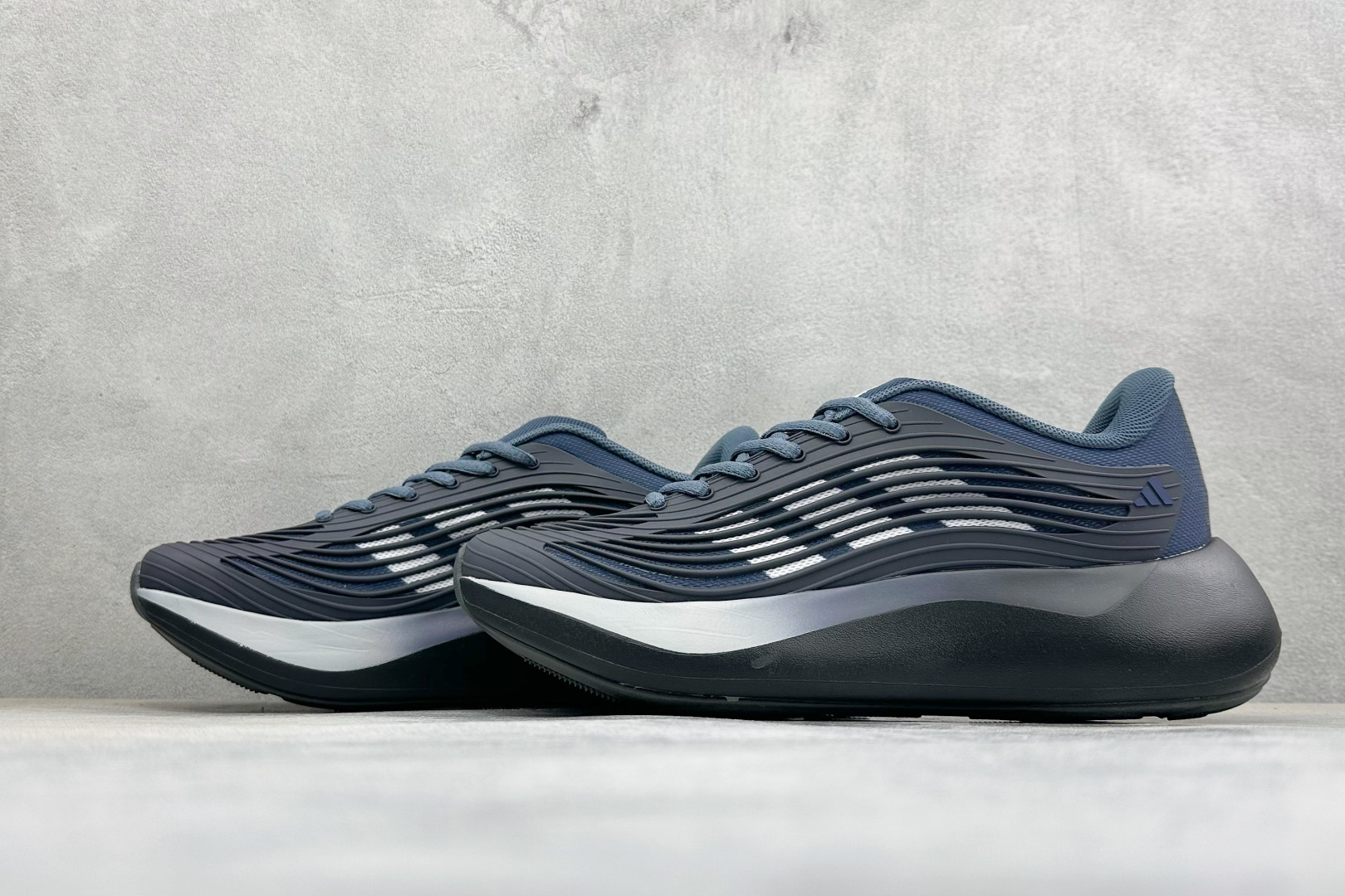 TF版ADIDAS 阿迪舒适百搭防滑耐磨 低帮休闲跑步鞋 中底配置方面搭载全掌Lightstrike Pro 鞋面采用透 TF版ADIDAS 阿迪舒适百搭防滑耐磨 低帮休闲跑步鞋 中底配置方面搭载全掌Lightstrike Pro 鞋面采用透