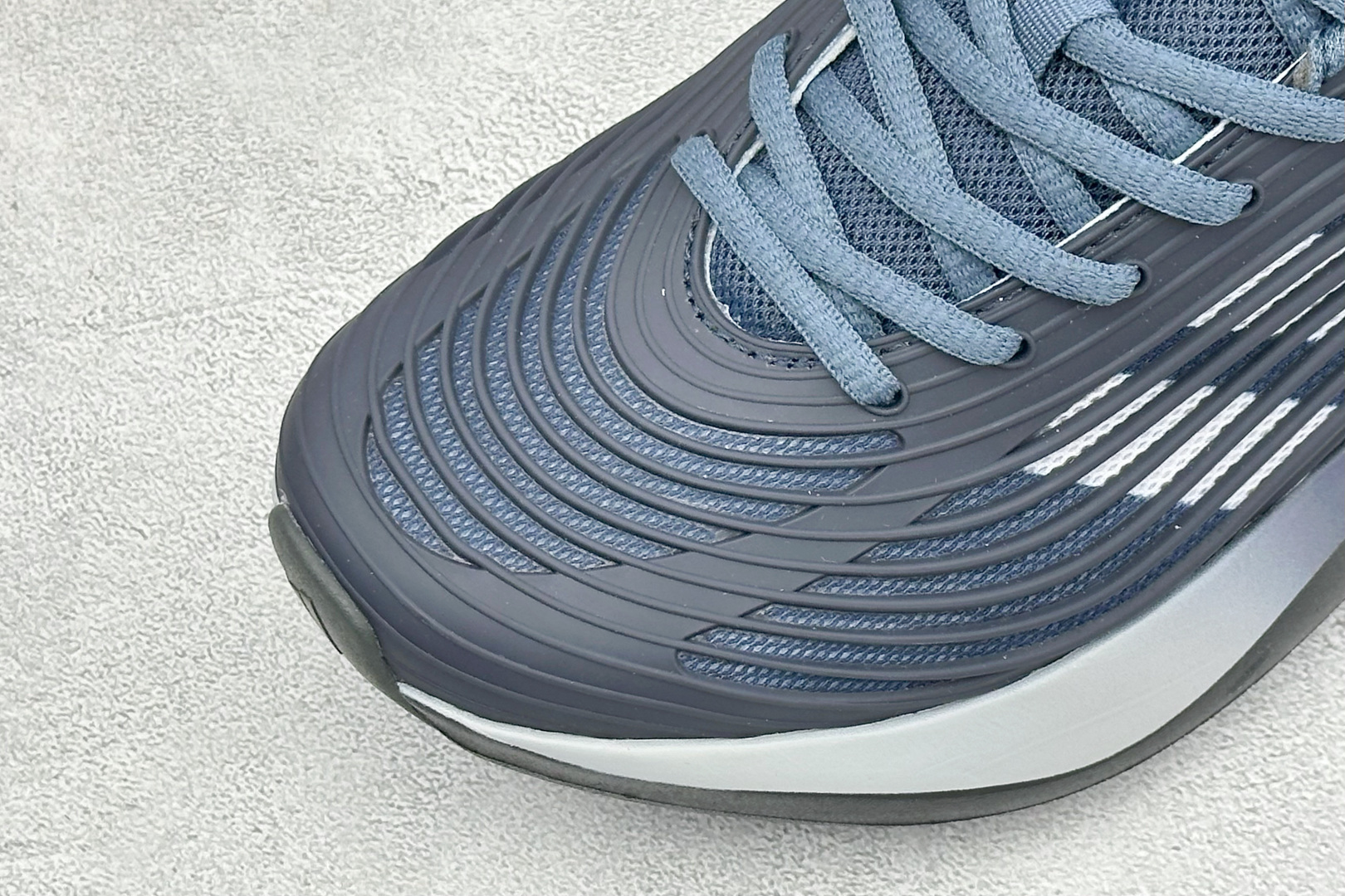TF版ADIDAS 阿迪舒适百搭防滑耐磨 低帮休闲跑步鞋 中底配置方面搭载全掌Lightstrike Pro 鞋面采用透 TF版ADIDAS 阿迪舒适百搭防滑耐磨 低帮休闲跑步鞋 中底配置方面搭载全掌Lightstrike Pro 鞋面采用透