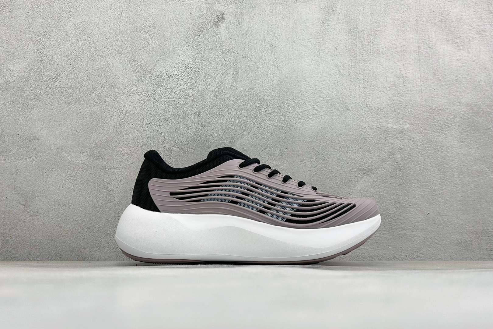 TF版ADIDAS 阿迪舒适百搭防滑耐磨 低帮休闲跑步鞋 中底配置方面搭载全掌Lightstrike Pro 鞋面采用透 TF版ADIDAS 阿迪舒适百搭防滑耐磨 低帮休闲跑步鞋 中底配置方面搭载全掌Lightstrike Pro 鞋面采用透
