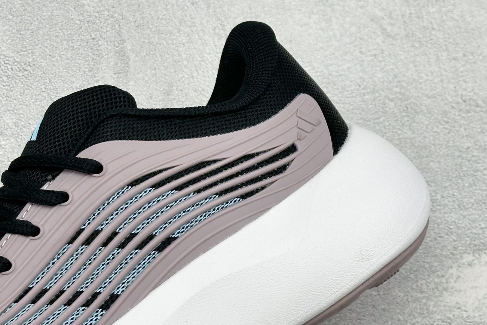 TF版ADIDAS 阿迪舒适百搭防滑耐磨 低帮休闲跑步鞋 中底配置方面搭载全掌Lightstrike Pro 鞋面采用透 TF版ADIDAS 阿迪舒适百搭防滑耐磨 低帮休闲跑步鞋 中底配置方面搭载全掌Lightstrike Pro 鞋面采用透