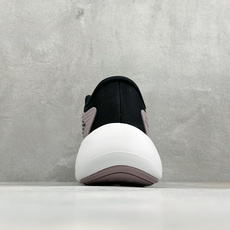 TF版ADIDAS 阿迪舒适百搭防滑耐磨 低帮休闲跑步鞋 中底配置方面搭载全掌Lightstrike Pro 鞋面采用透 TF版ADIDAS 阿迪舒适百搭防滑耐磨 低帮休闲跑步鞋 中底配置方面搭载全掌Lightstrike Pro 鞋面采用透