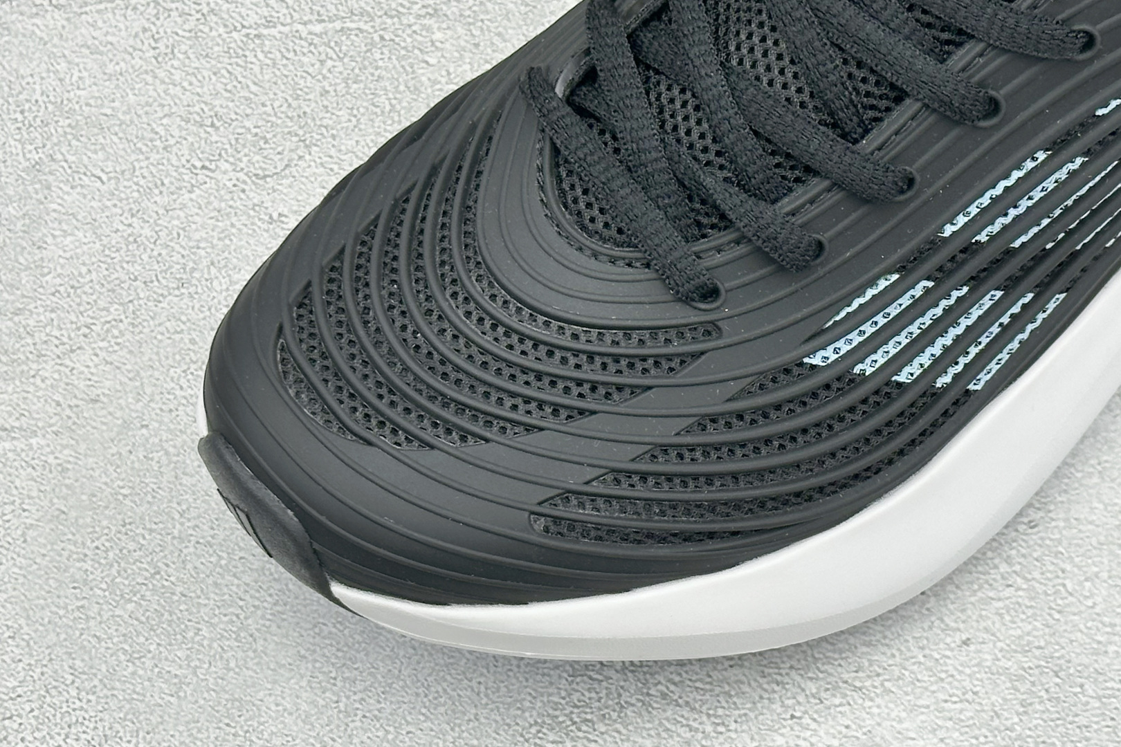 TF版ADIDAS 阿迪舒适百搭防滑耐磨 低帮休闲跑步鞋 中底配置方面搭载全掌Lightstrike Pro 鞋面采用透 TF版ADIDAS 阿迪舒适百搭防滑耐磨 低帮休闲跑步鞋 中底配置方面搭载全掌Lightstrike Pro 鞋面采用透