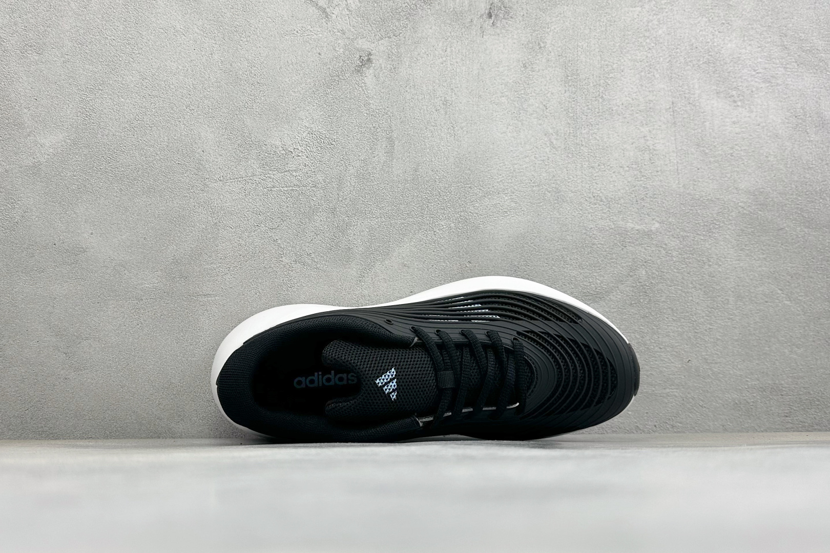 TF版ADIDAS 阿迪舒适百搭防滑耐磨 低帮休闲跑步鞋 中底配置方面搭载全掌Lightstrike Pro 鞋面采用透 TF版ADIDAS 阿迪舒适百搭防滑耐磨 低帮休闲跑步鞋 中底配置方面搭载全掌Lightstrike Pro 鞋面采用透
