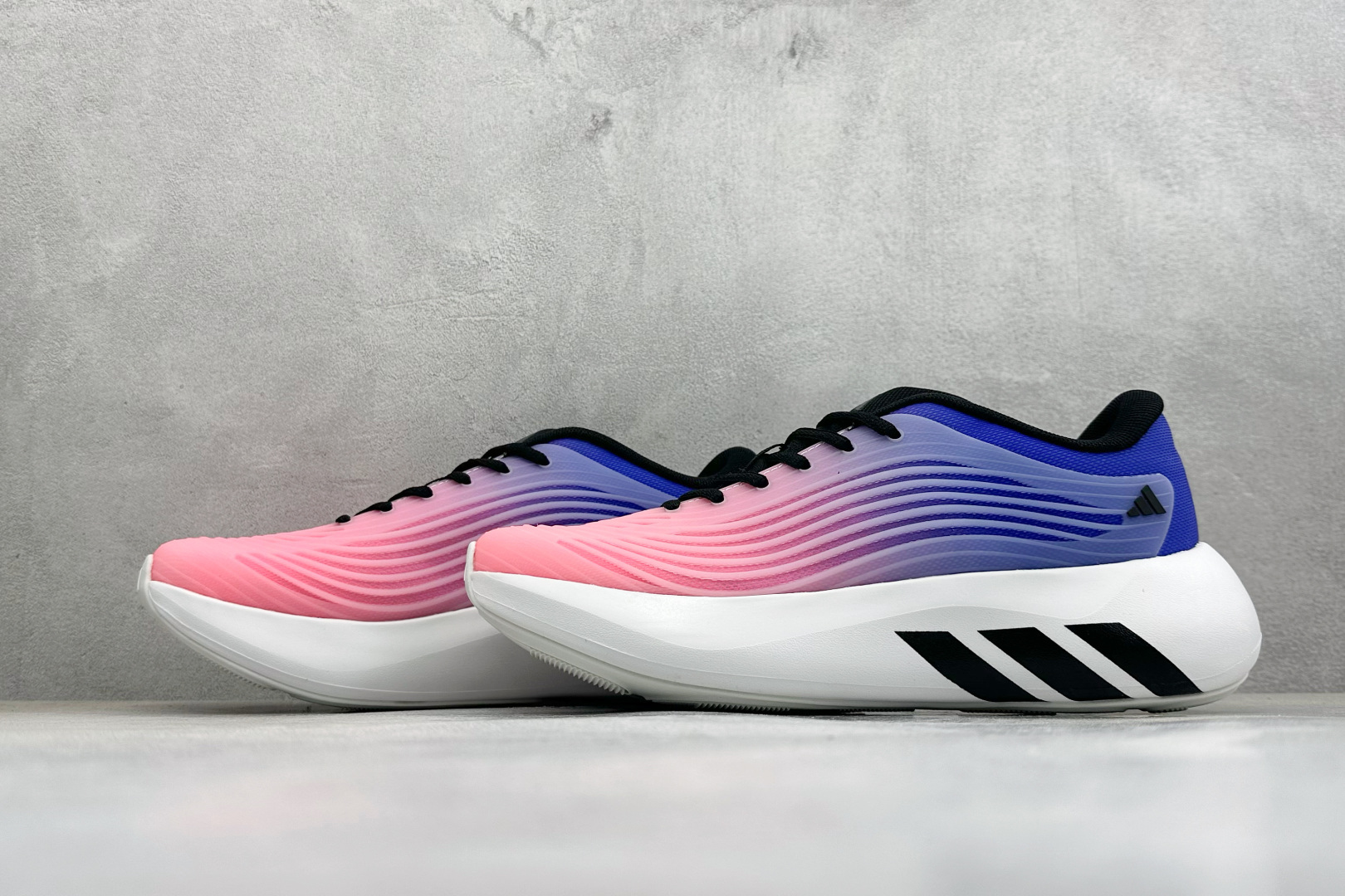 TF版ADIDAS 阿迪舒适百搭防滑耐磨 低帮休闲跑步鞋 中底配置方面搭载全掌Lightstrike Pro 鞋面采用透 TF版ADIDAS 阿迪舒适百搭防滑耐磨 低帮休闲跑步鞋 中底配置方面搭载全掌Lightstrike Pro 鞋面采用透