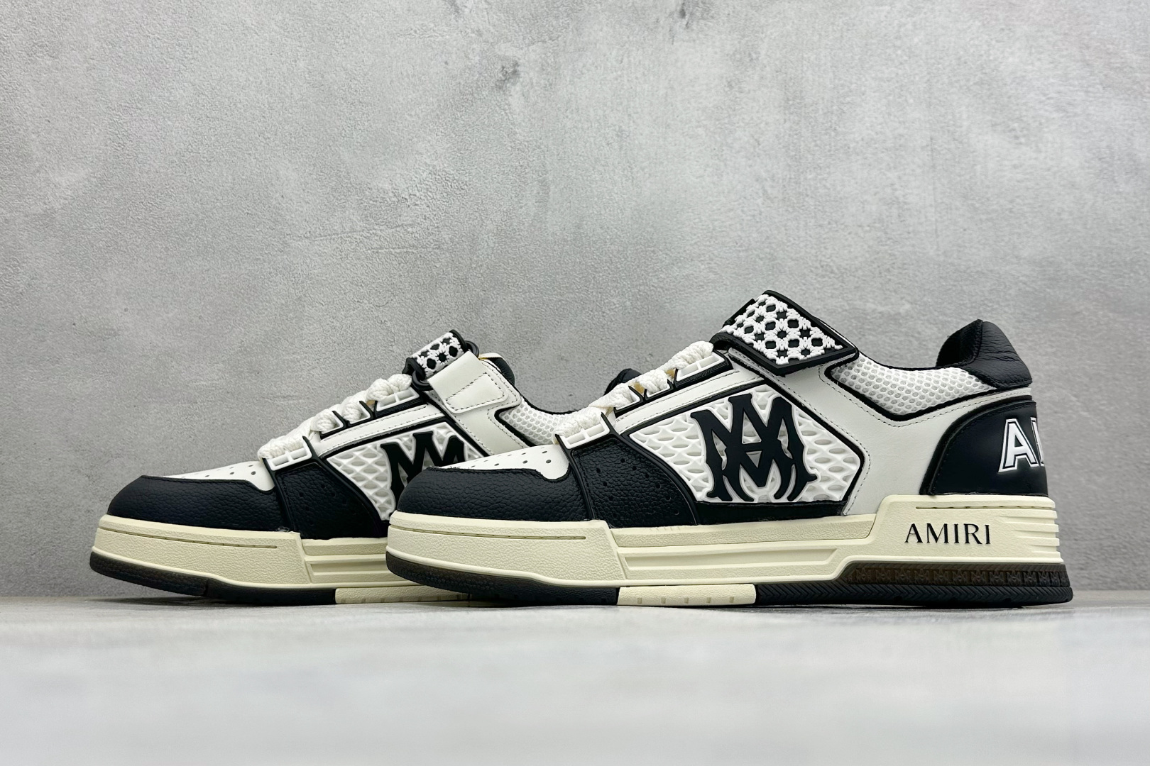 AMIRI 埃米尔Ma Skyline 牛皮革 复古篮球风格 圆头魔术贴 低帮板鞋 原鞋复刻开发,头层牛皮材质 潮男鞋柜 AMIRI 埃米尔Ma Skyline 牛皮革 复古篮球风格 圆头魔术贴 低帮板鞋 原鞋复刻开发,头层牛皮材质 潮男鞋柜