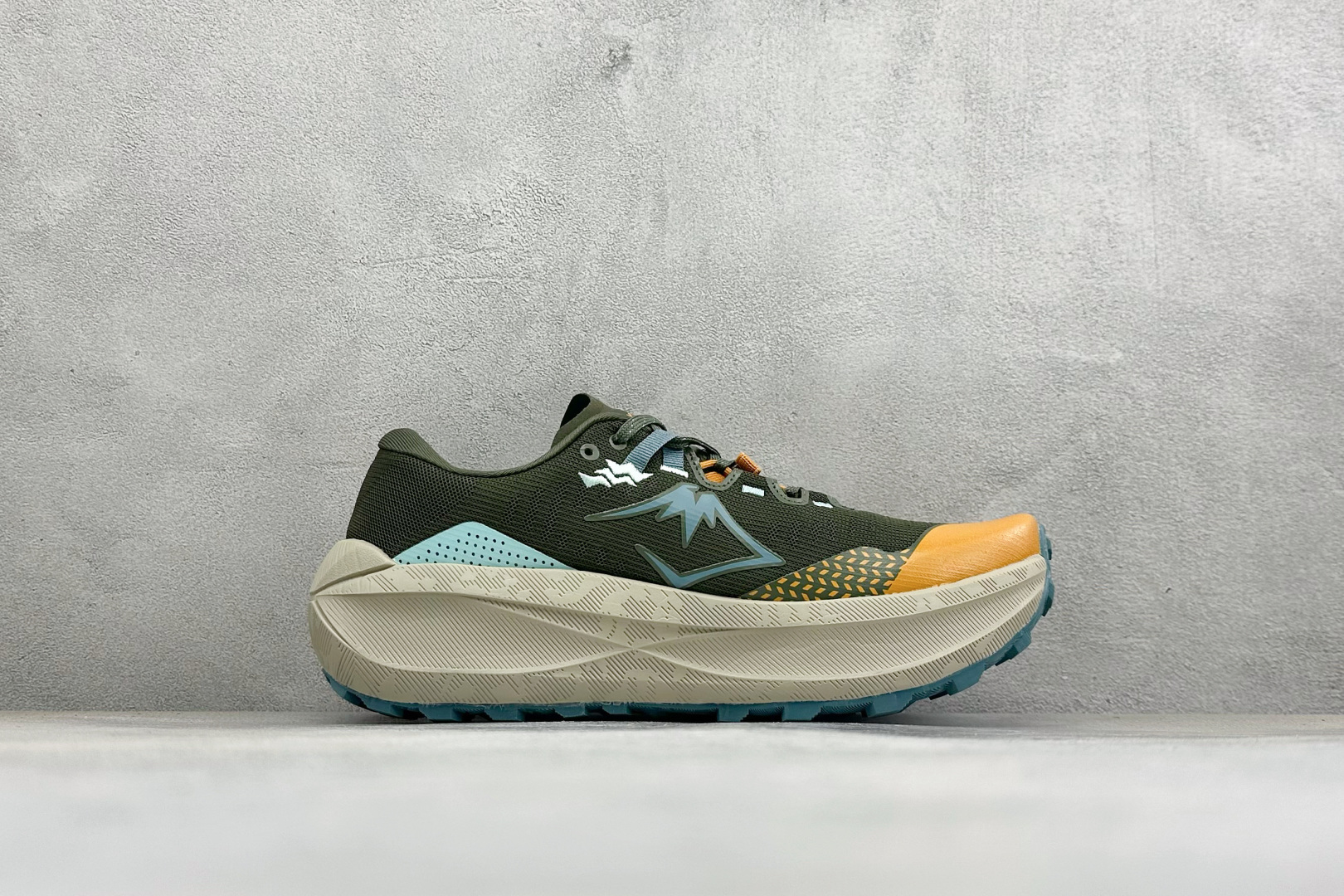 ASICS GEL-TRABUCO MAX 5 亚瑟士 网面透气越野跑步鞋 这双鞋的外观设计超级吸引人 简约大气 色彩搭 ASICS GEL-TRABUCO MAX 5 亚瑟士 网面透气越野跑步鞋 这双鞋的外观设计超级吸引人 简约大气 色彩搭