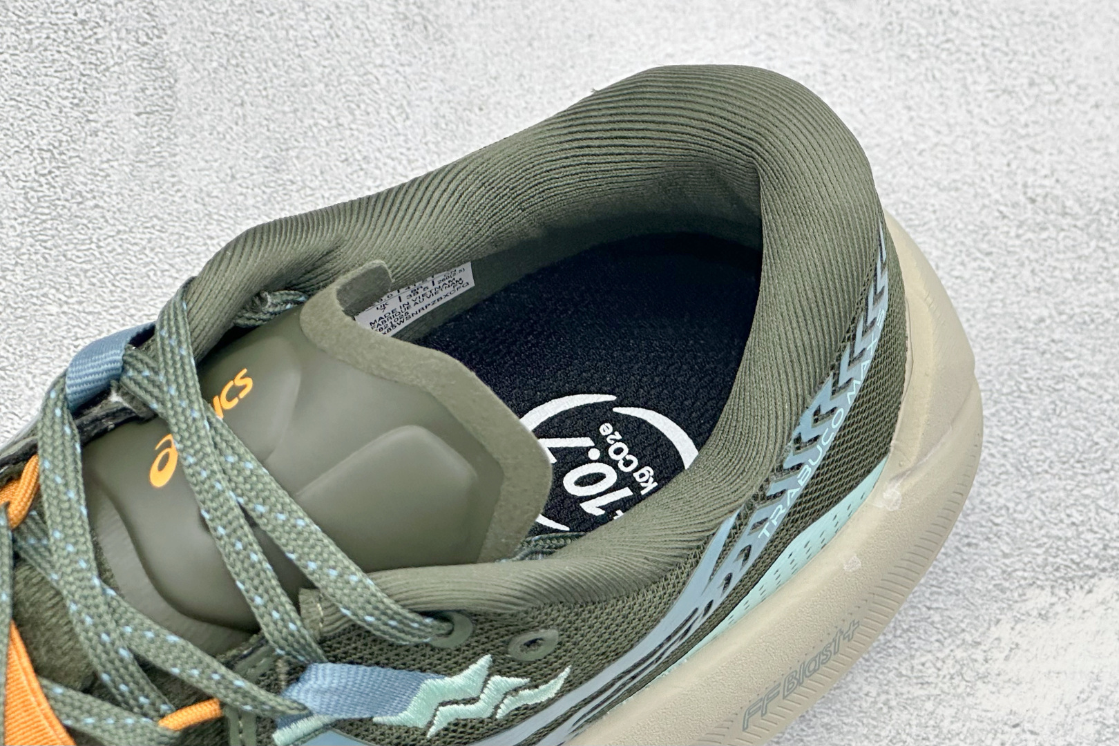 ASICS GEL-TRABUCO MAX 5 亚瑟士 网面透气越野跑步鞋 这双鞋的外观设计超级吸引人 简约大气 色彩搭 ASICS GEL-TRABUCO MAX 5 亚瑟士 网面透气越野跑步鞋 这双鞋的外观设计超级吸引人 简约大气 色彩搭