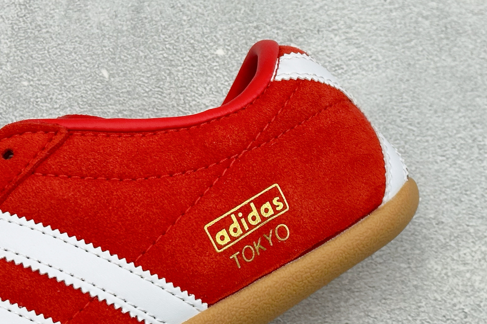 Adidas Tokyo W 阿迪达斯 舒适百搭经典休闲薄底鞋 鞋面设计舒适贴合脚面 同时采用柔软材质 穿着轻便舒适 侧 Adidas Tokyo W 阿迪达斯 舒适百搭经典休闲薄底鞋 鞋面设计舒适贴合脚面 同时采用柔软材质 穿着轻便舒适 侧