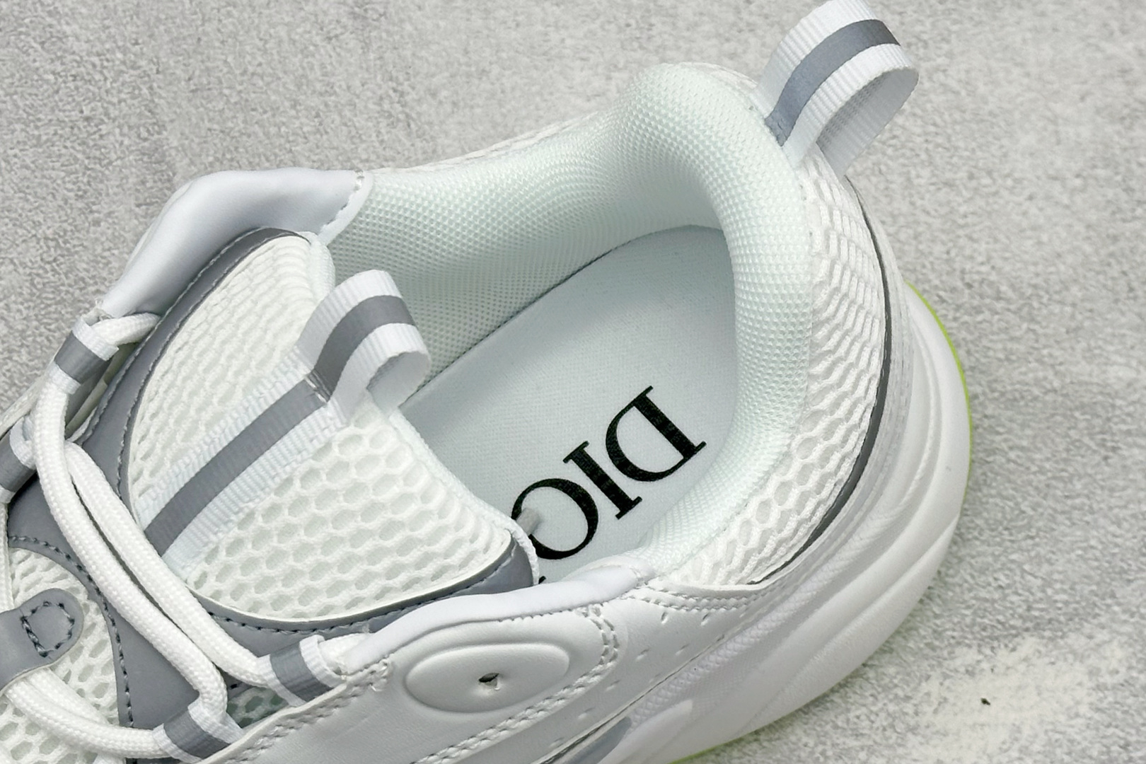X版迪奥经典款B22系列 网面休闲运动鞋 原版购入开发做货 国外超火的d家运动老爹鞋 东莞原厂市场最高品质 原版爆拆完美 X版迪奥经典款B22系列 网面休闲运动鞋 原版购入开发做货 国外超火的d家运动老爹鞋 东莞原厂市场最高品质 原版爆拆完美