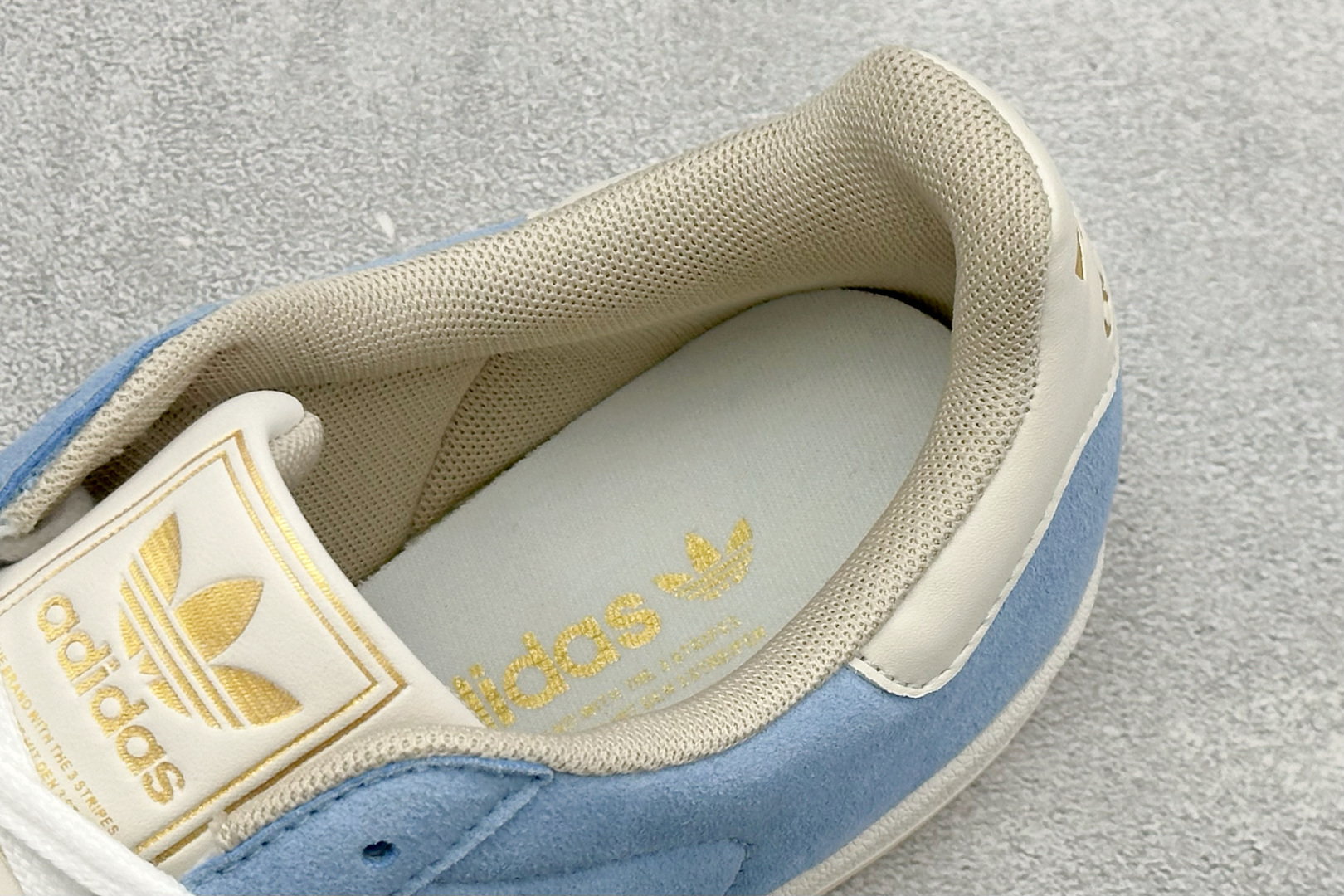 D版AD Originals Superstar 贝壳头板鞋 采用全新头层拼接皮革材质 后跟采用特色3D立体印字 渠道正