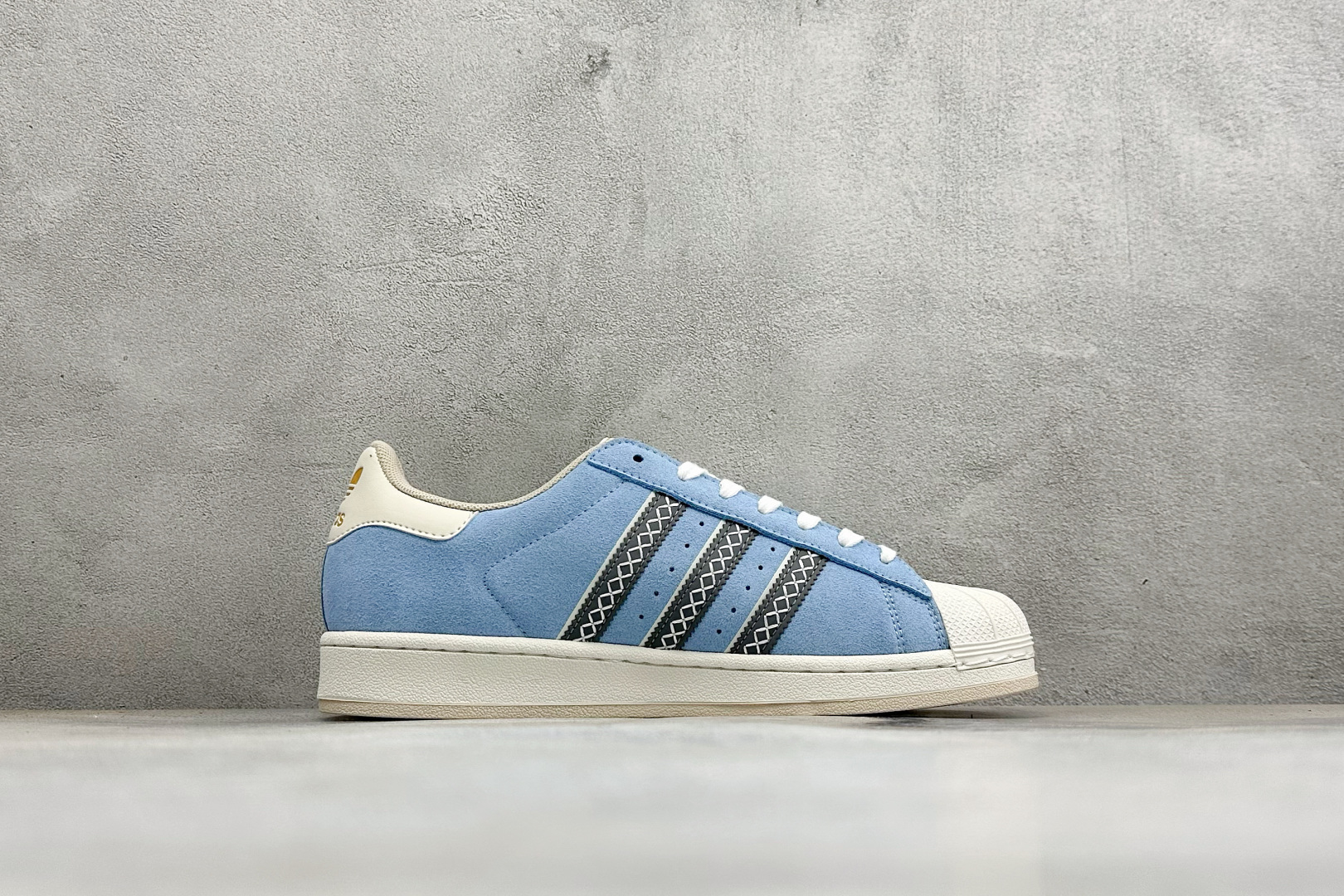 D版AD Originals Superstar 贝壳头板鞋 采用全新头层拼接皮革材质 后跟采用特色3D立体印字 渠道正