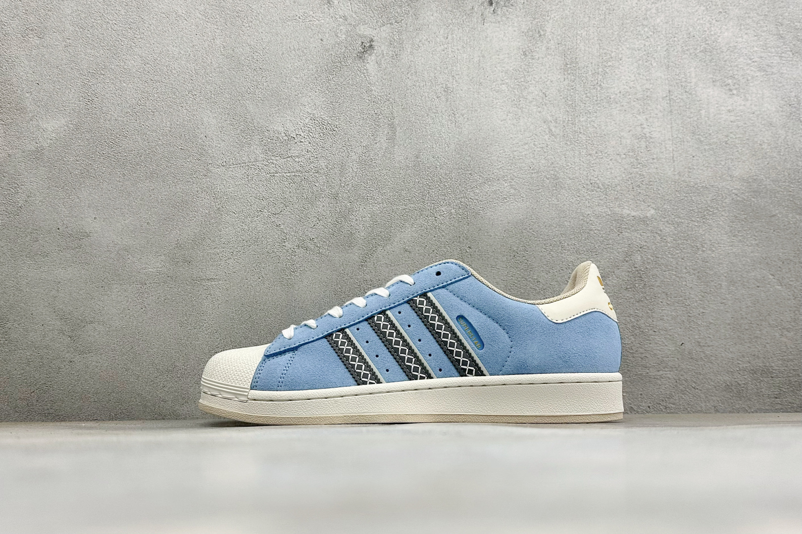 D版AD Originals Superstar 贝壳头板鞋 采用全新头层拼接皮革材质 后跟采用特色3D立体印字 渠道正
