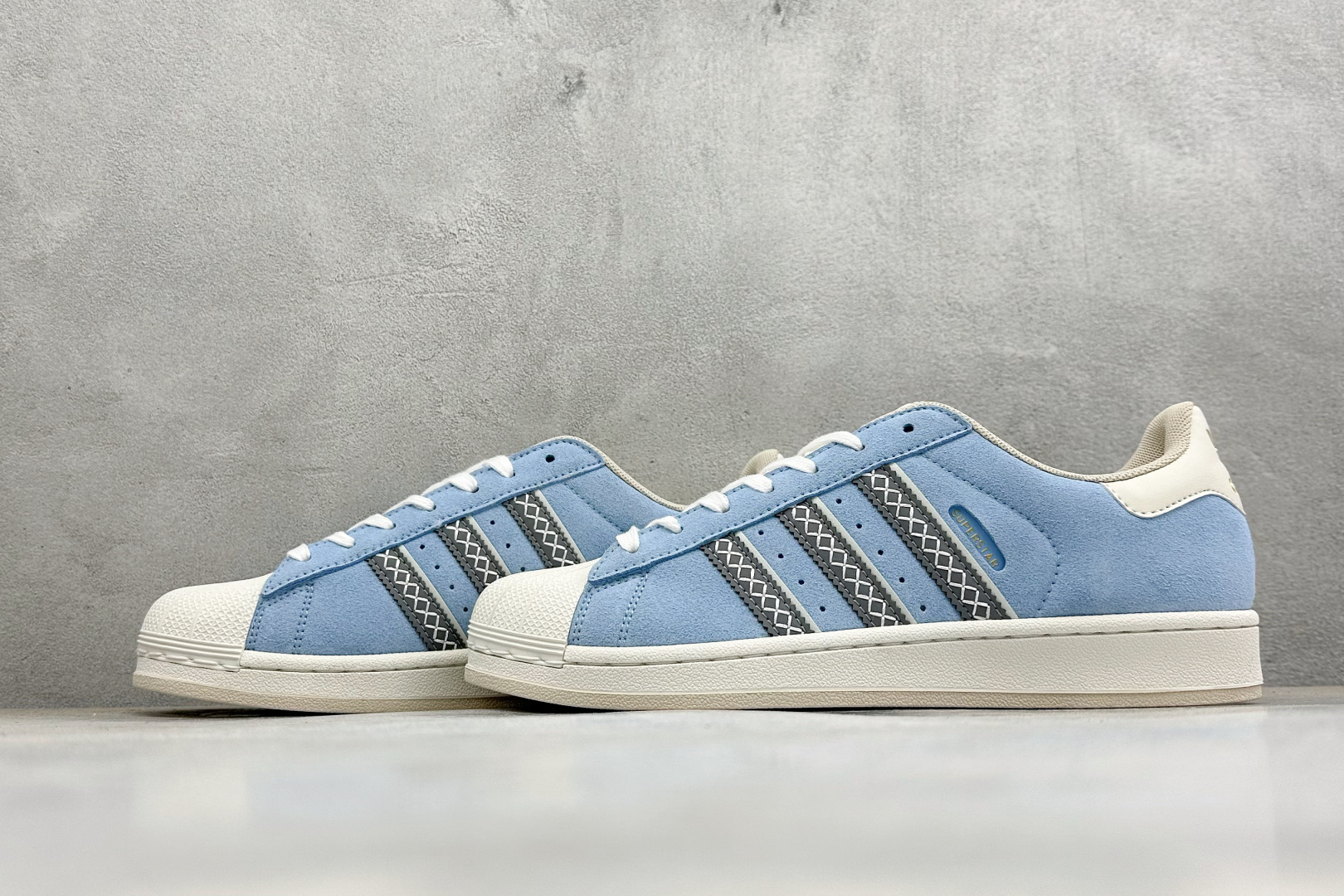D版AD Originals Superstar 贝壳头板鞋 采用全新头层拼接皮革材质 后跟采用特色3D立体印字 渠道正