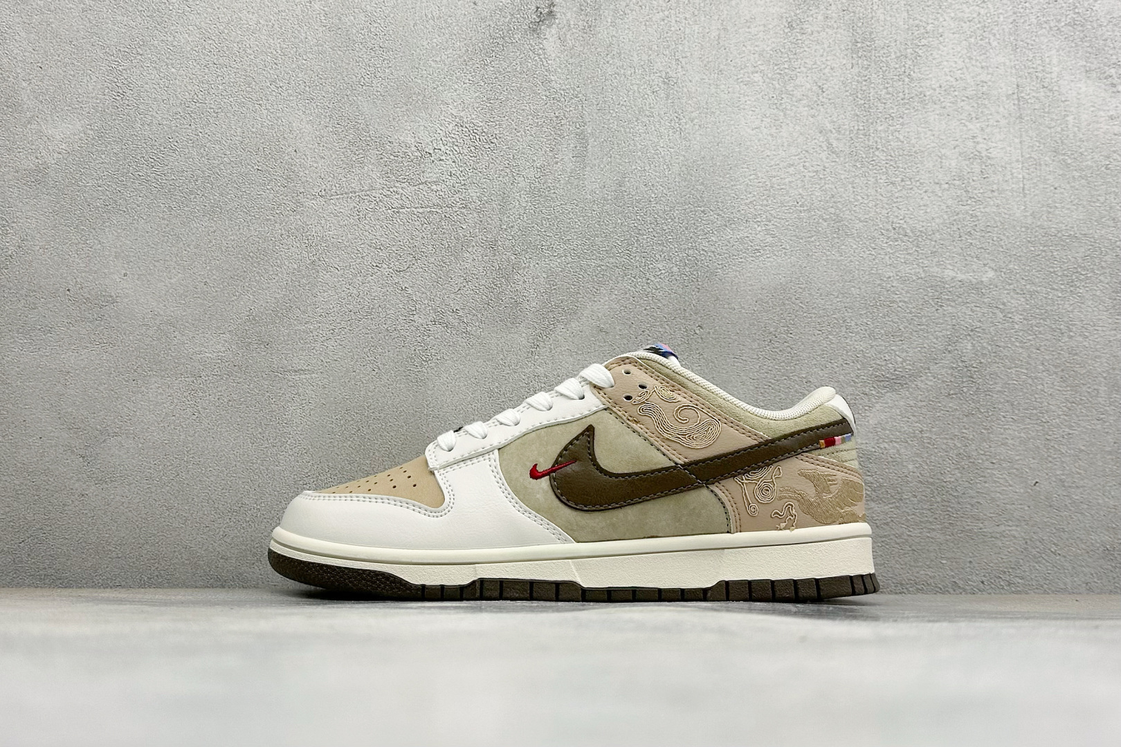 福利特价 Nike Dunk Low Retro 联名 周年高端定制 低帮休闲板鞋 #定制鞋盒 大厂纯原品质出货 超高清 福利特价 Nike Dunk Low Retro 联名 周年高端定制 低帮休闲板鞋 #定制鞋盒 大厂纯原品质出货 超高清