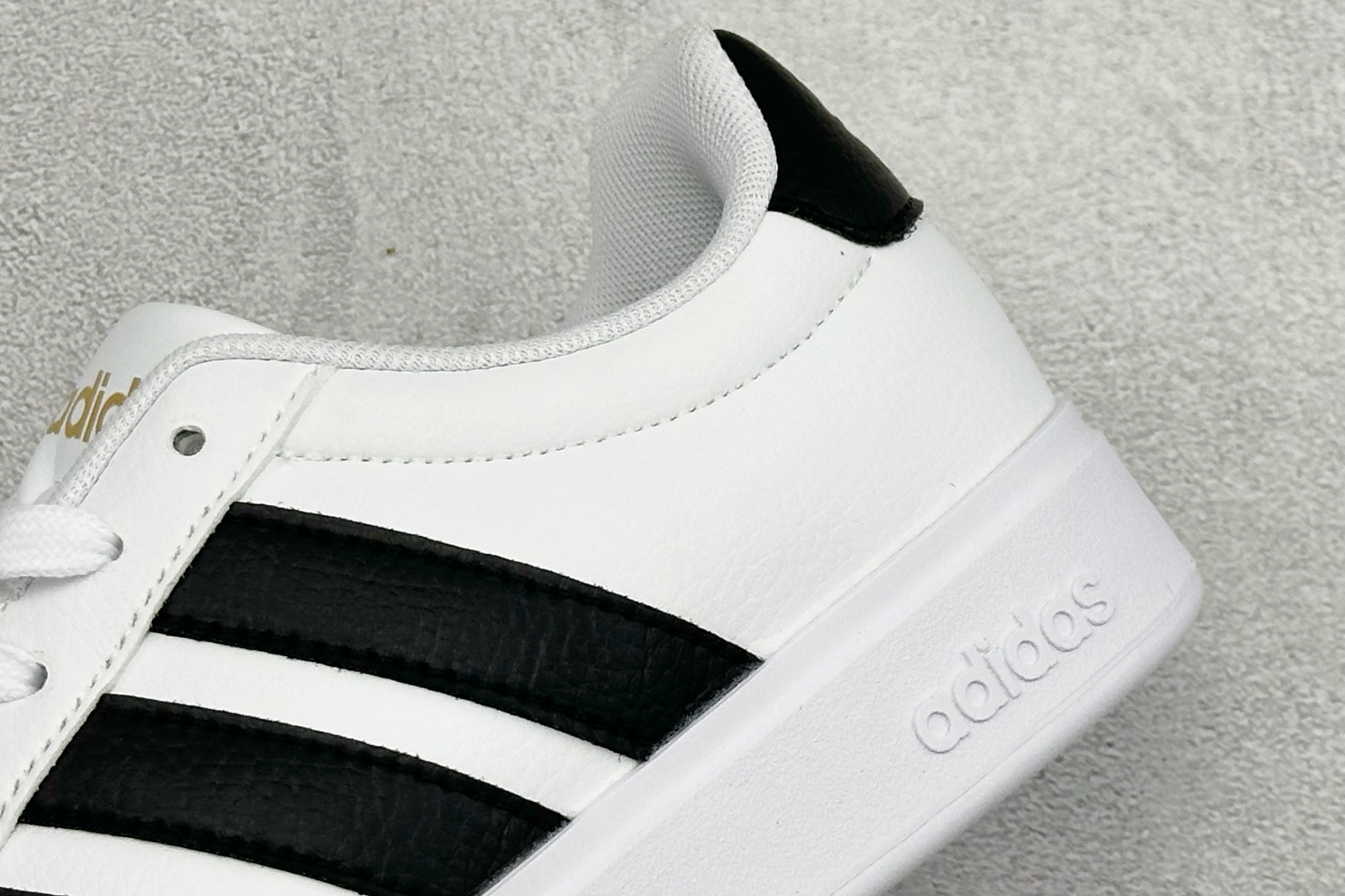 ADIDAS STREETTALK阿迪达斯夏季新款贝壳头3.0低帮休闲板鞋 货号: jp-8275 尺码: 36 36. ADIDAS STREETTALK阿迪达斯夏季新款贝壳头3.0低帮休闲板鞋 货号: jp-8275 尺码: 36 36.