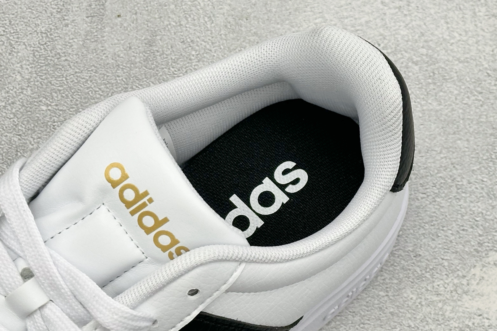 ADIDAS STREETTALK阿迪达斯夏季新款贝壳头3.0低帮休闲板鞋 货号: jp-8275 尺码: 36 36. ADIDAS STREETTALK阿迪达斯夏季新款贝壳头3.0低帮休闲板鞋 货号: jp-8275 尺码: 36 36.