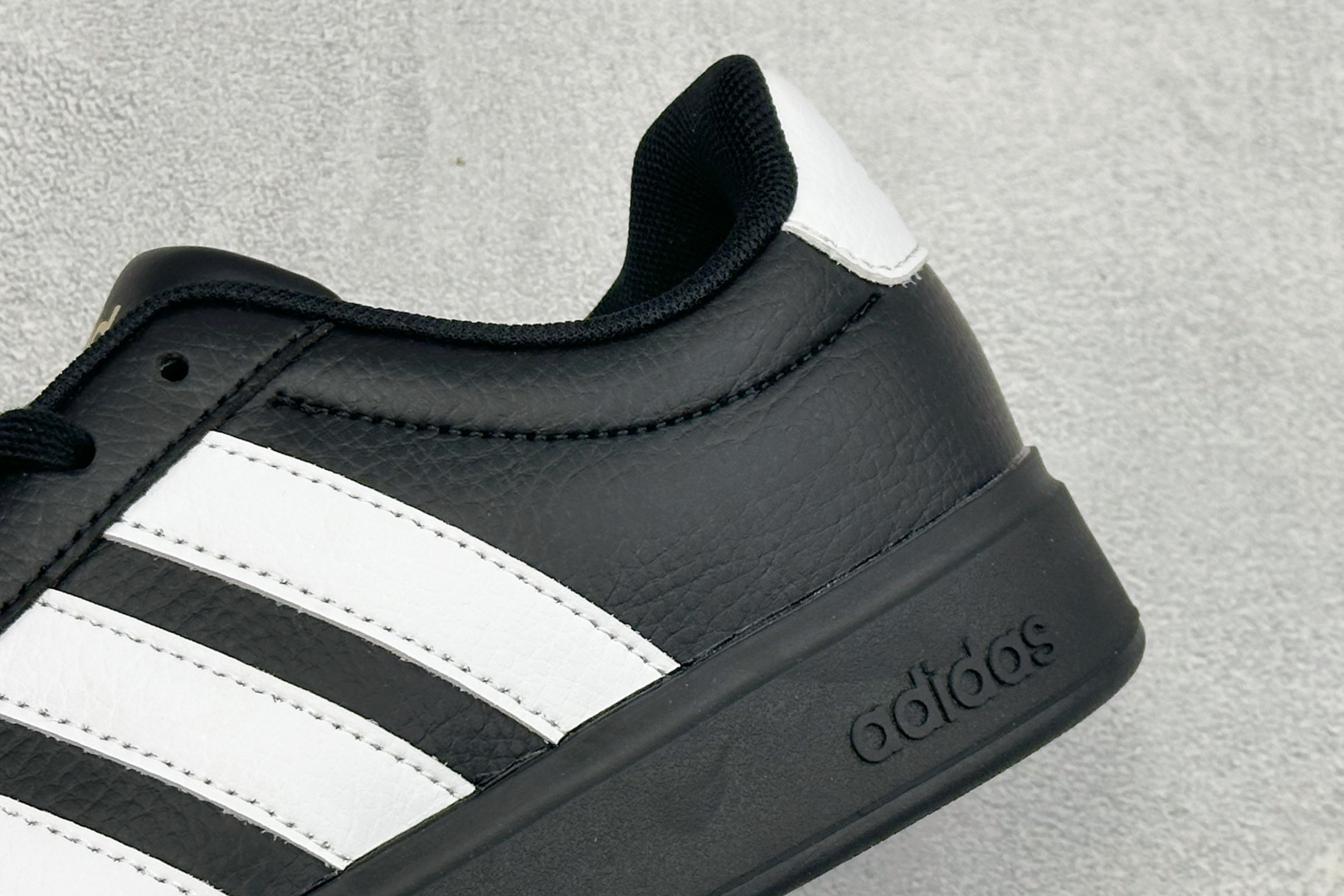 ADIDAS STREETTALK阿迪达斯夏季新款贝壳头3.0低帮休闲板鞋 货号: JS5053 尺码: 36 36.5 ADIDAS STREETTALK阿迪达斯夏季新款贝壳头3.0低帮休闲板鞋 货号: JS5053 尺码: 36 36.5