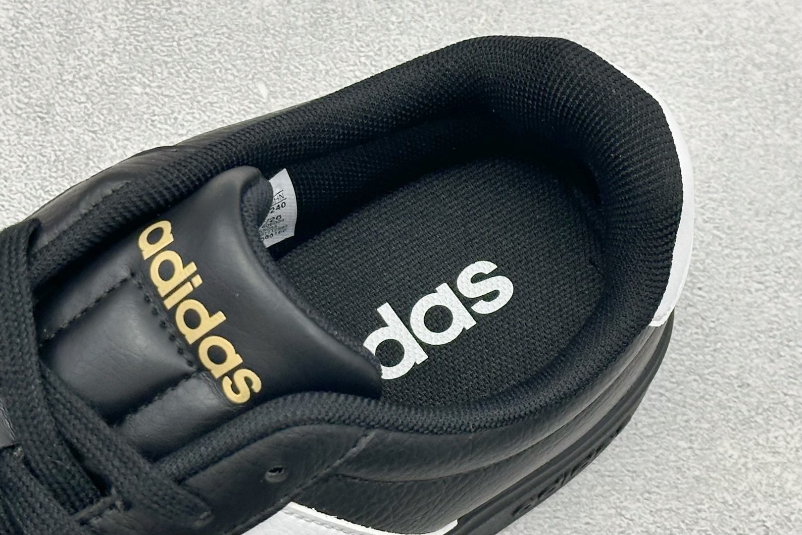ADIDAS STREETTALK阿迪达斯夏季新款贝壳头3.0低帮休闲板鞋 货号: JS5053 尺码: 36 36.5 ADIDAS STREETTALK阿迪达斯夏季新款贝壳头3.0低帮休闲板鞋 货号: JS5053 尺码: 36 36.5