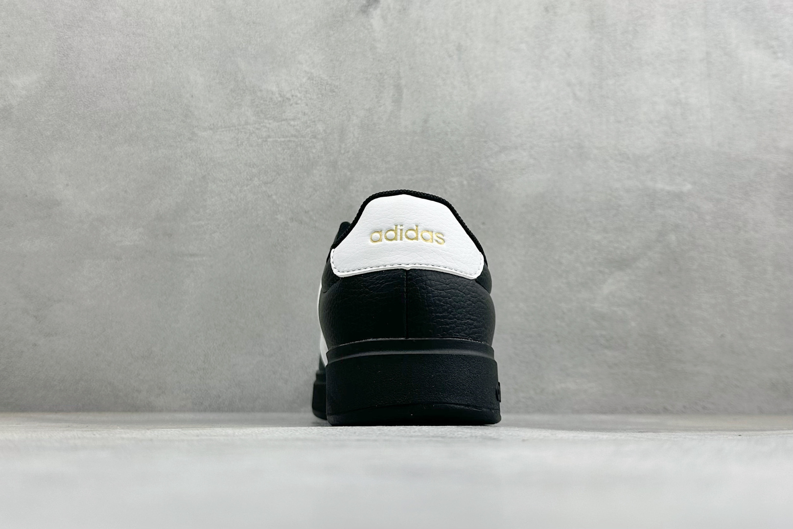 ADIDAS STREETTALK阿迪达斯夏季新款贝壳头3.0低帮休闲板鞋 货号: JS5053 尺码: 36 36.5 ADIDAS STREETTALK阿迪达斯夏季新款贝壳头3.0低帮休闲板鞋 货号: JS5053 尺码: 36 36.5