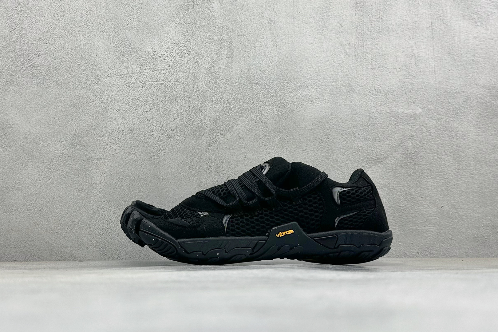 Vibram 五指鞋 专业室内综合健身运动赤足 防滑耐磨透气轻便 低帮训练鞋 货号：25M1801 尺码：36-47 编