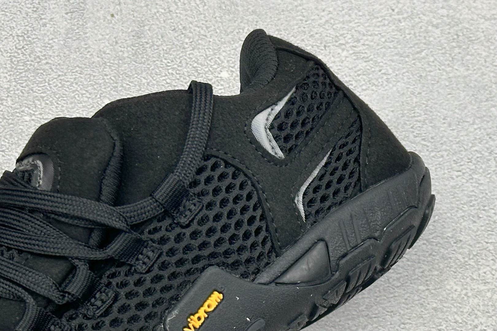 Vibram 五指鞋 专业室内综合健身运动赤足 防滑耐磨透气轻便 低帮训练鞋 货号：25M1801 尺码：36-47 编