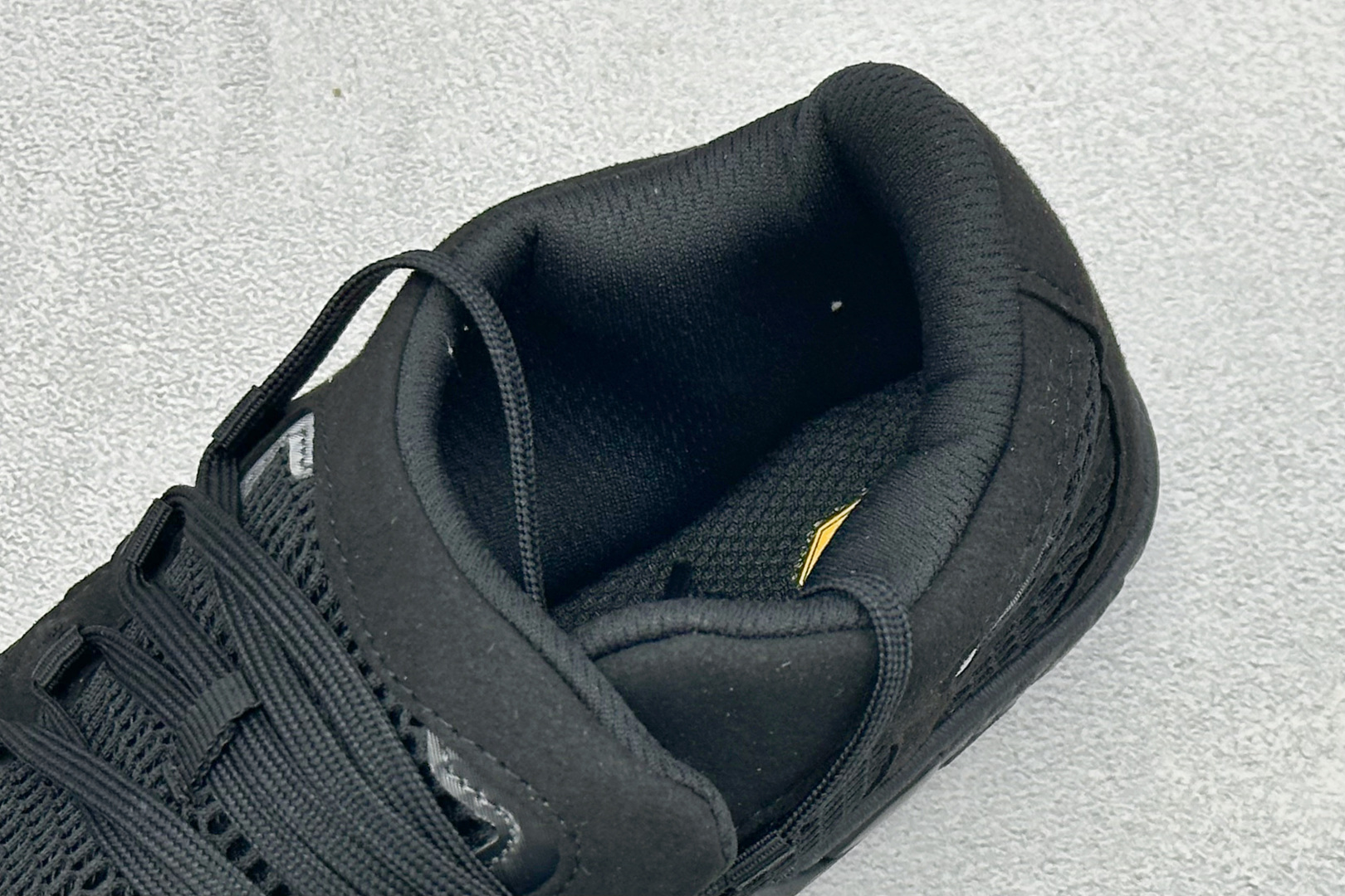 Vibram 五指鞋 专业室内综合健身运动赤足 防滑耐磨透气轻便 低帮训练鞋 货号：25M1801 尺码：36-47 编