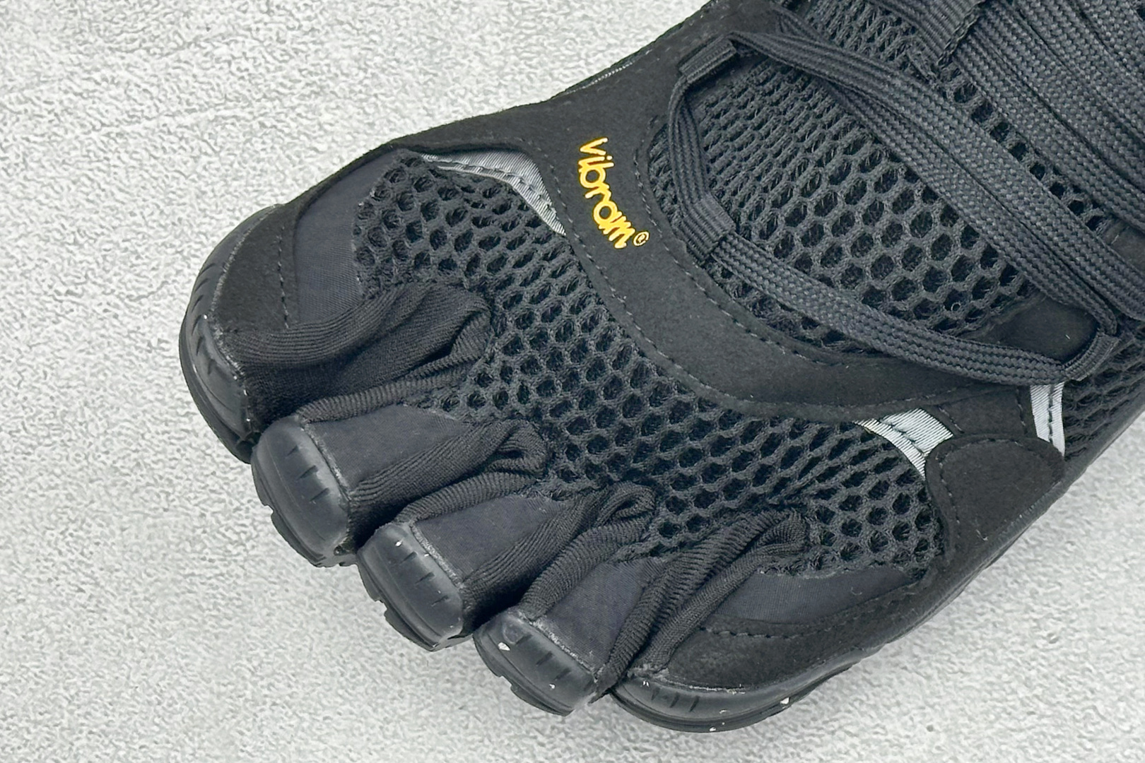 Vibram 五指鞋 专业室内综合健身运动赤足 防滑耐磨透气轻便 低帮训练鞋 货号：25M1801 尺码：36-47 编