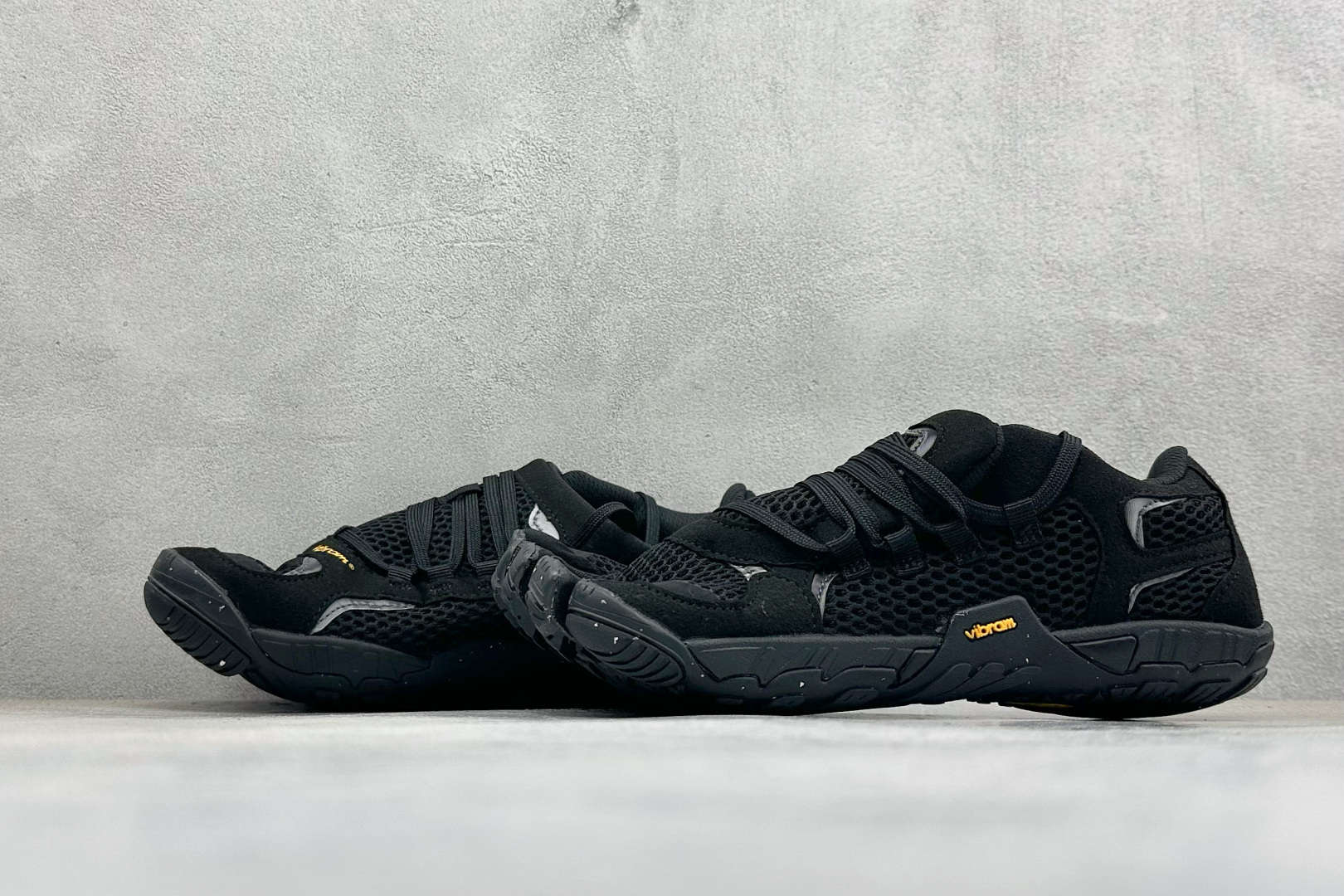 Vibram 五指鞋 专业室内综合健身运动赤足 防滑耐磨透气轻便 低帮训练鞋 货号：25M1801 尺码：36-47 编