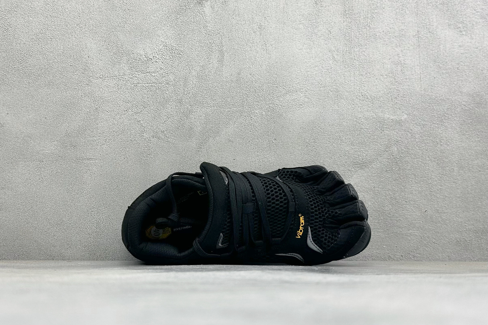 Vibram 五指鞋 专业室内综合健身运动赤足 防滑耐磨透气轻便 低帮训练鞋 货号：25M1801 尺码：36-47 编
