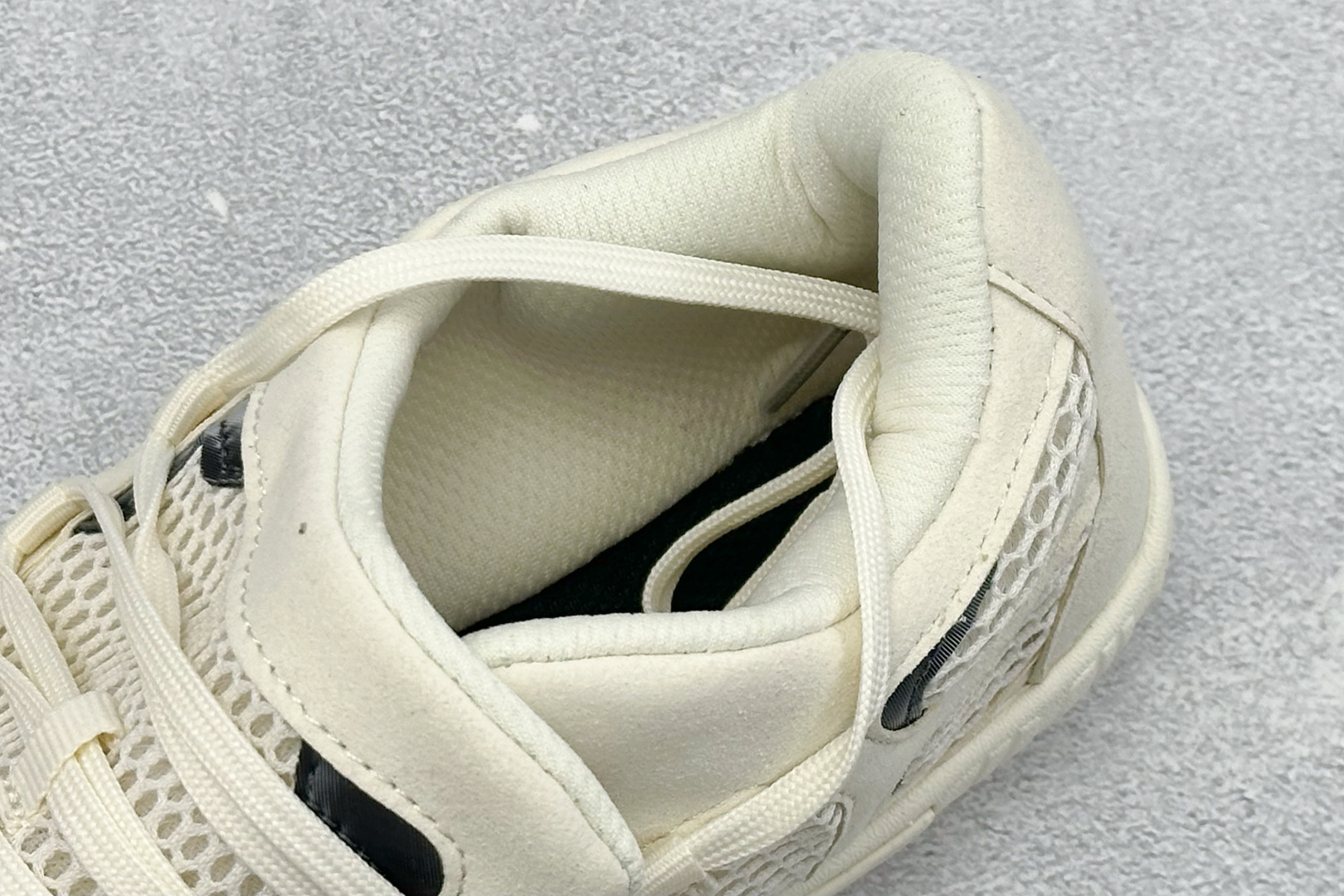 Vibram 五指鞋 专业室内综合健身运动赤足 防滑耐磨透气轻便 低帮训练鞋 货号：25M1802 尺码：36-47 编