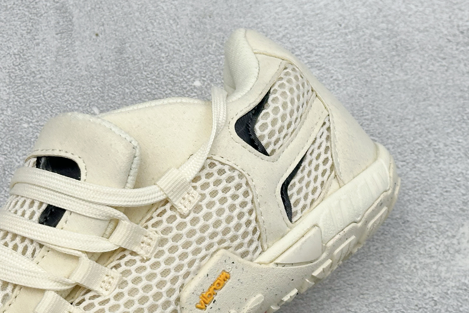 Vibram 五指鞋 专业室内综合健身运动赤足 防滑耐磨透气轻便 低帮训练鞋 货号：25M1802 尺码：36-47 编