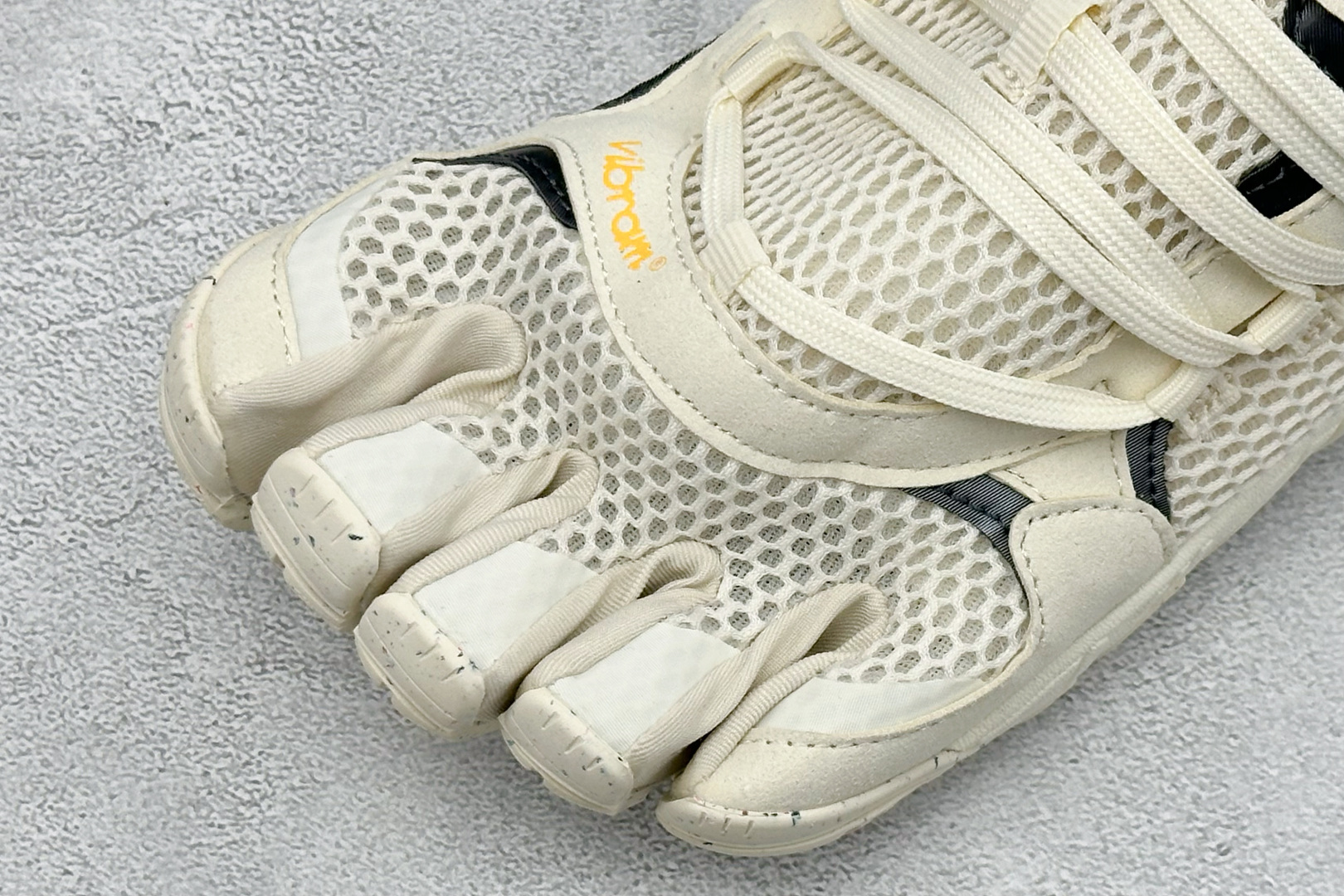 Vibram 五指鞋 专业室内综合健身运动赤足 防滑耐磨透气轻便 低帮训练鞋 货号：25M1802 尺码：36-47 编