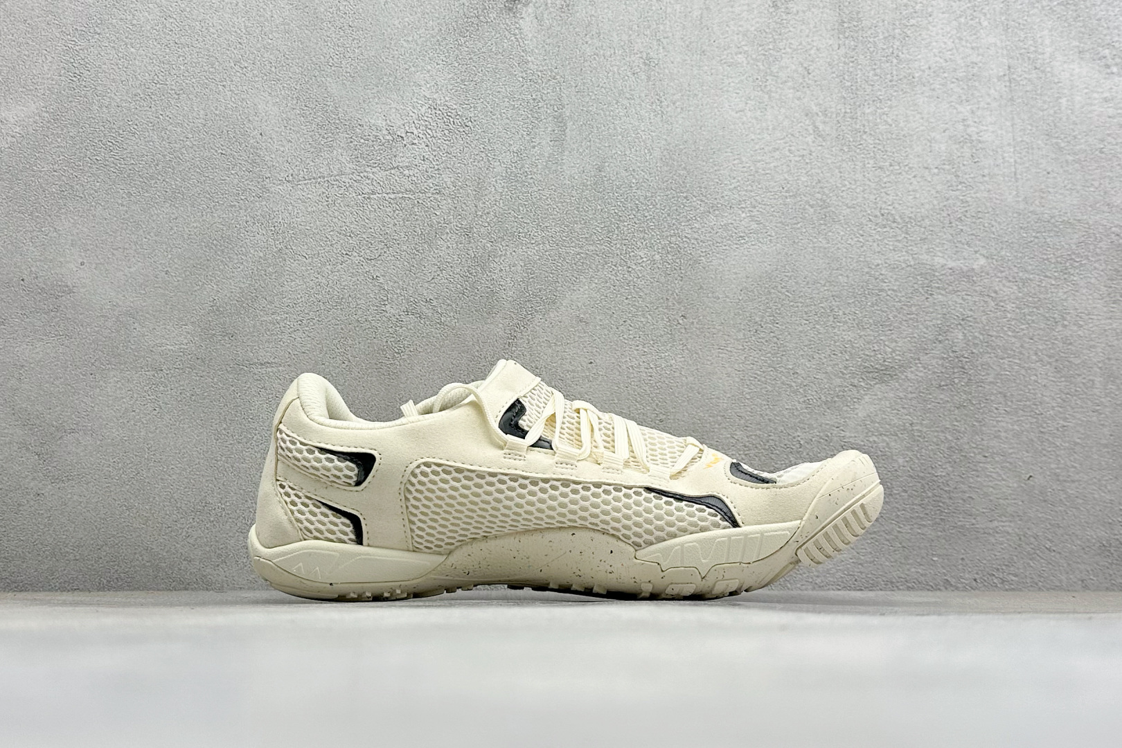 Vibram 五指鞋 专业室内综合健身运动赤足 防滑耐磨透气轻便 低帮训练鞋 货号：25M1802 尺码：36-47 编