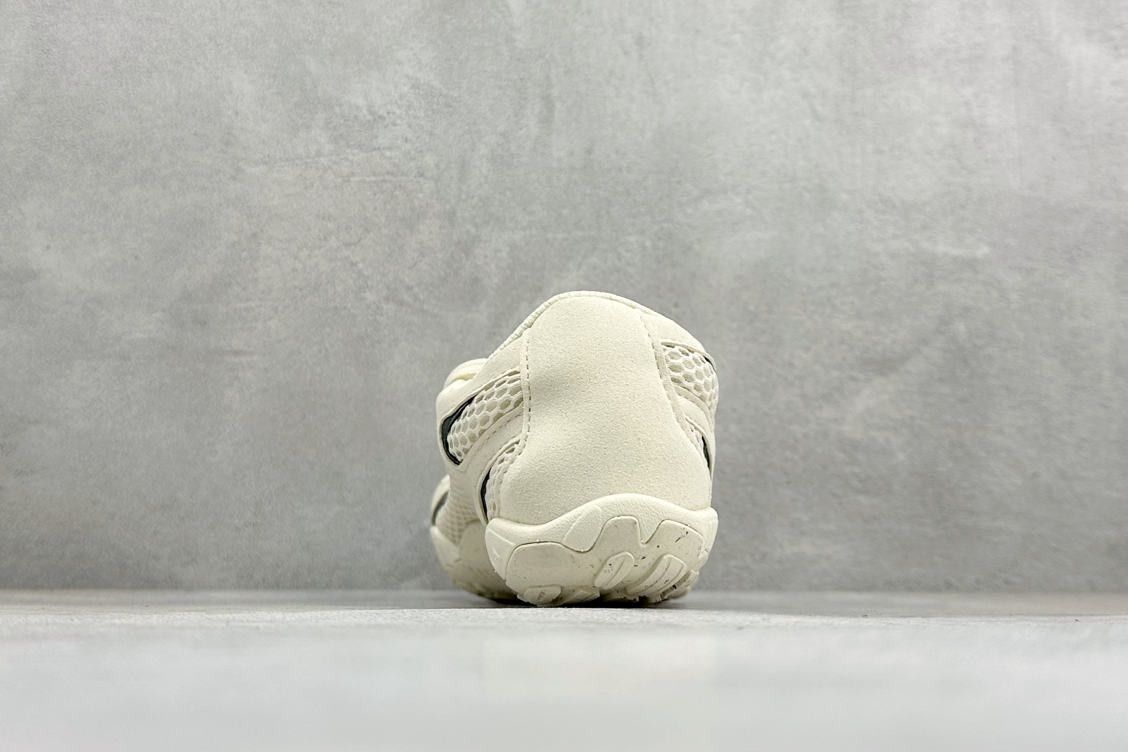 Vibram 五指鞋 专业室内综合健身运动赤足 防滑耐磨透气轻便 低帮训练鞋 货号：25M1802 尺码：36-47 编